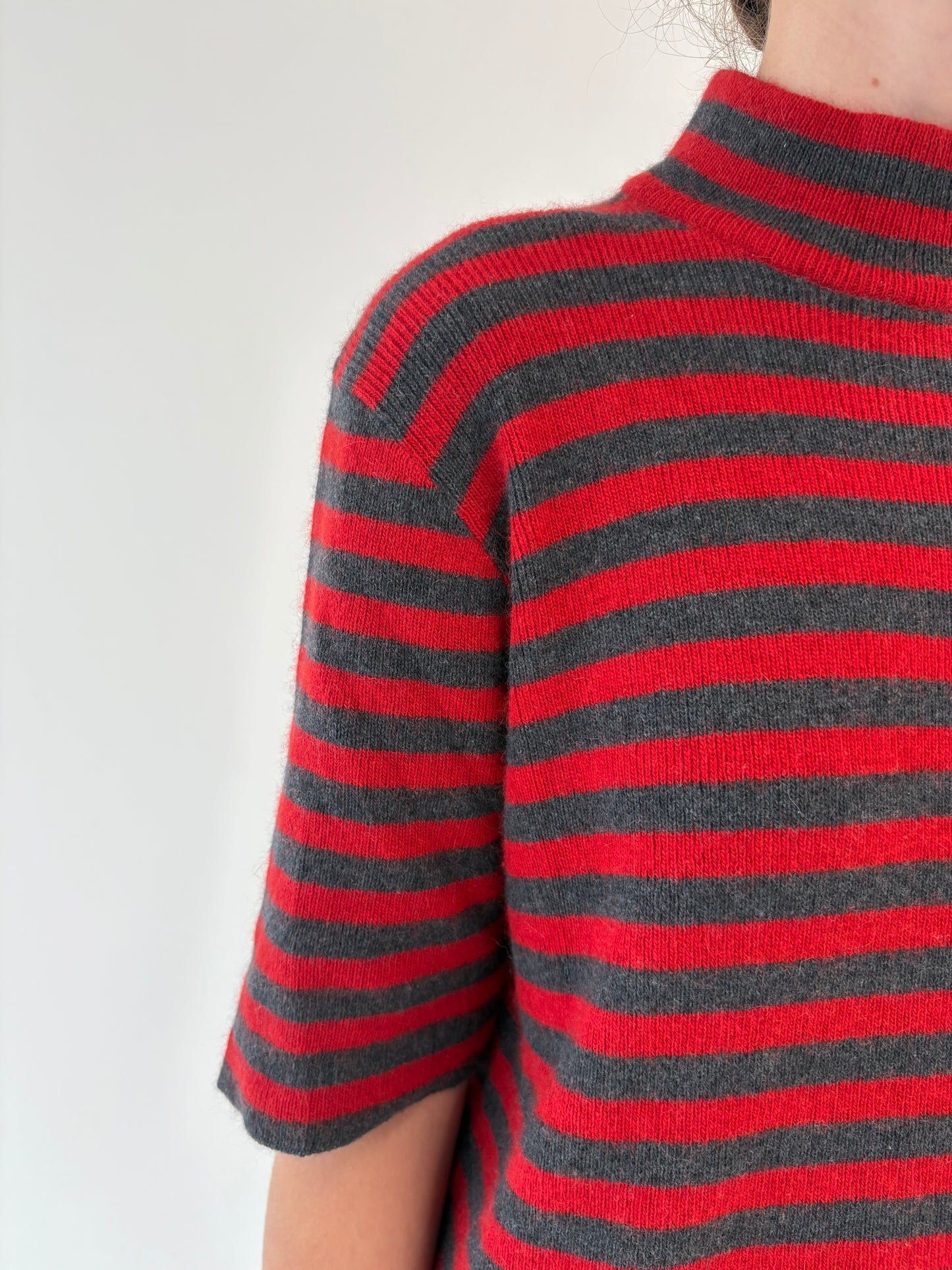 Maleta în dungi de gramaj mare din tricot excepțional de lana merino și Angora