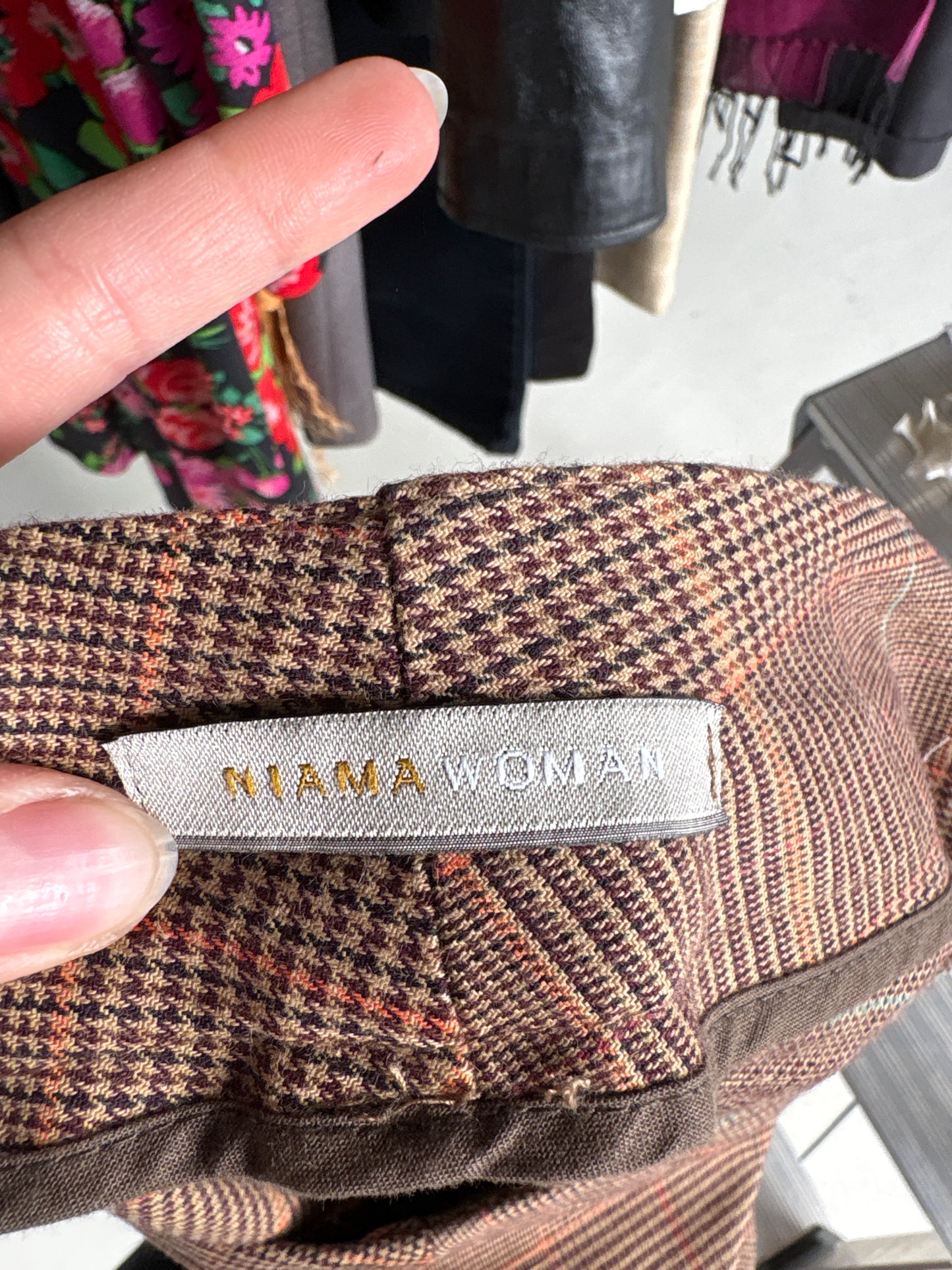 Pantaloni camel în carouri și croi drept din canvas gros modelator de bumbac
