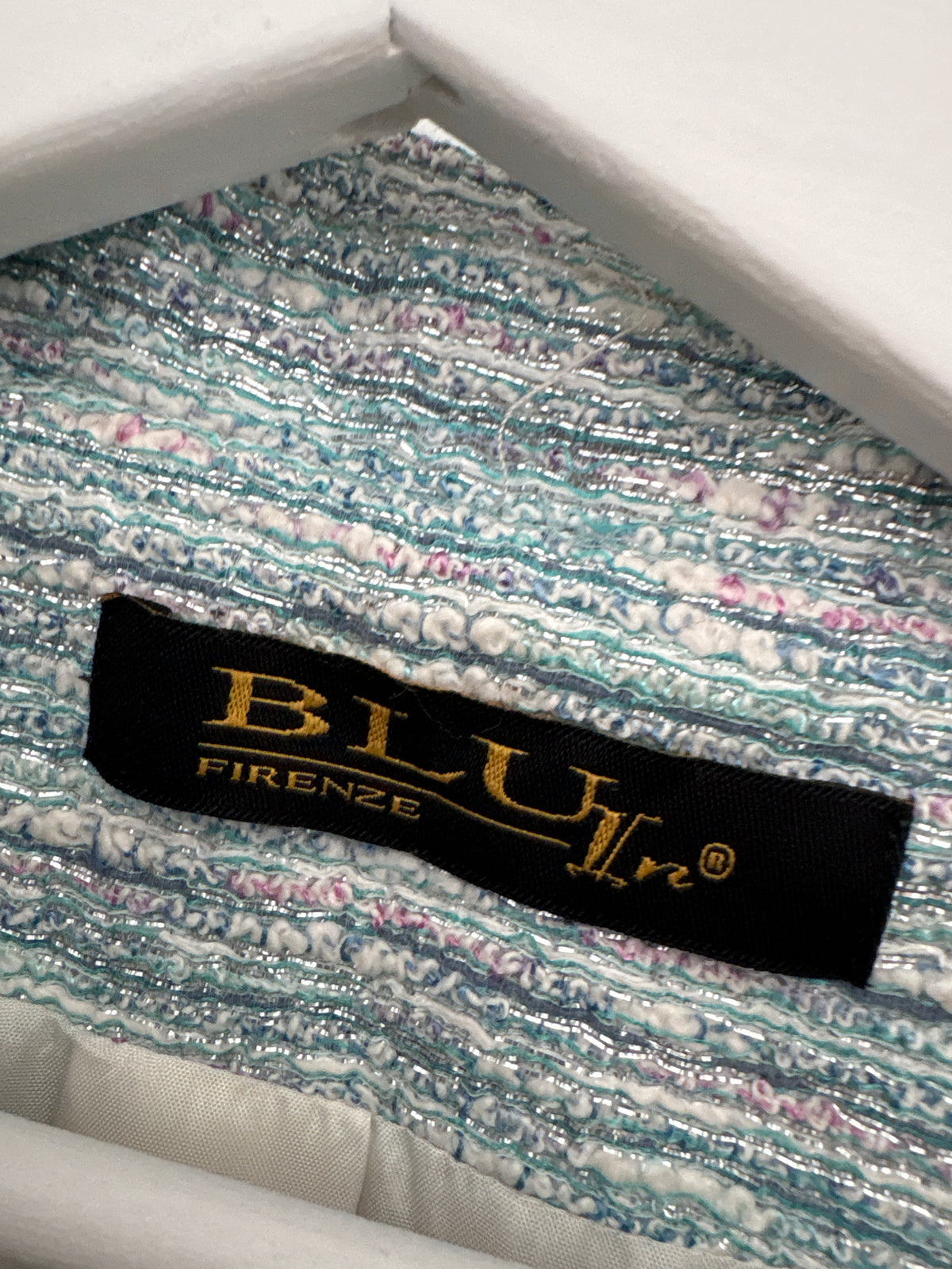 Sacou italian din tweed excepțional baby blue în stil Chanel cu paspoal