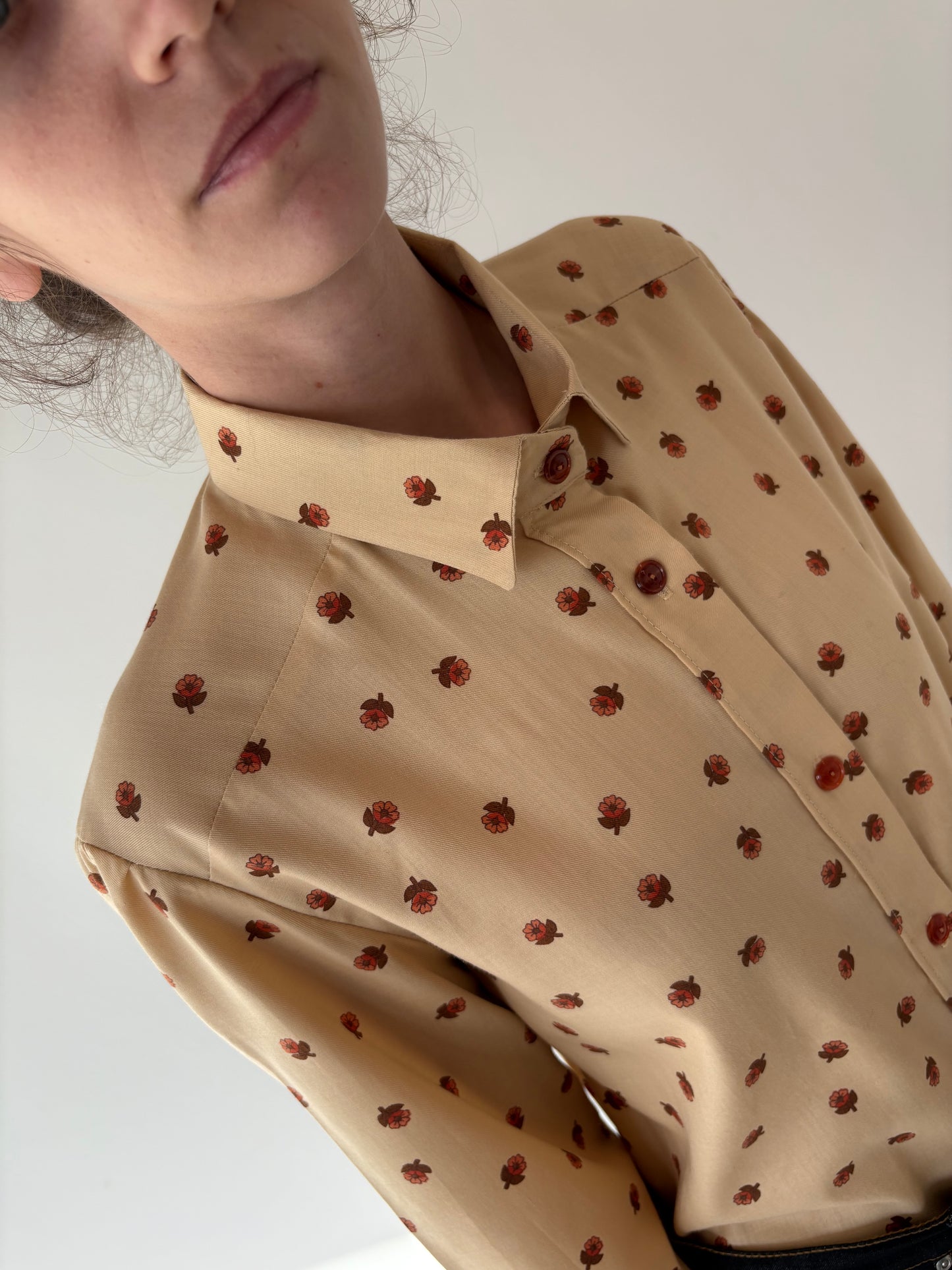 Cămașa vintage camel cu print delicat din mix de lana extrafina
