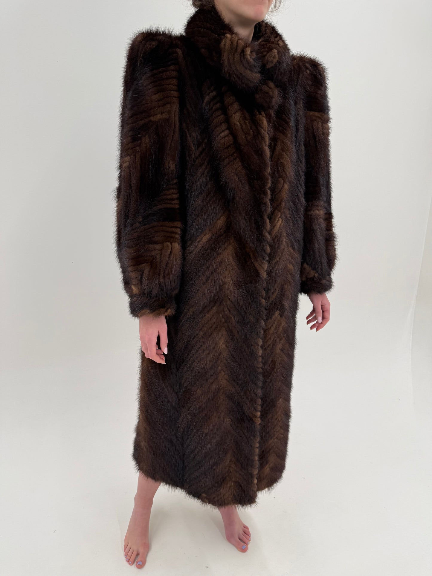 Blană de nurcă vintage anii 80 in croi super revenit în trend și maxi