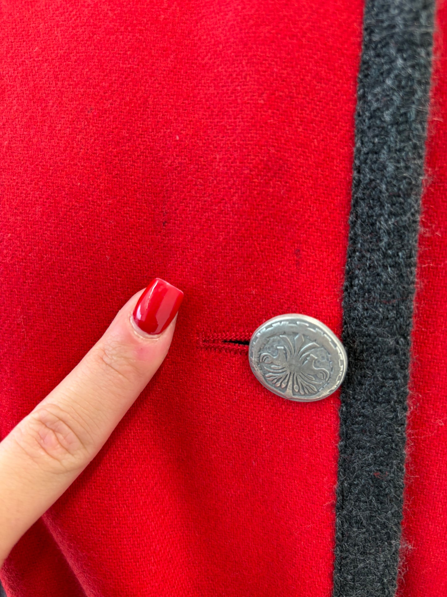 Jacheta vinatge cherry red în stil Chanel din lana plină extrafina