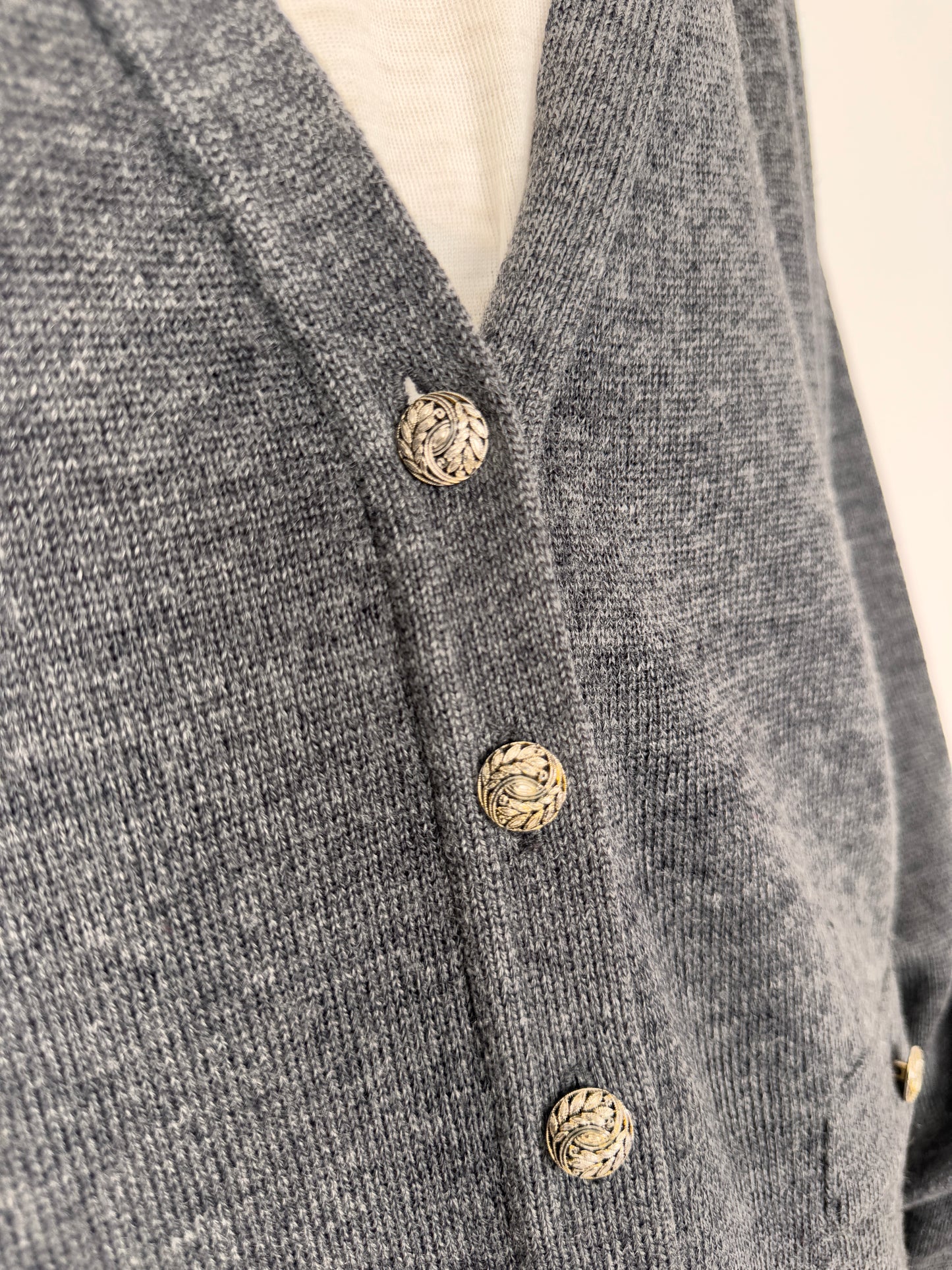 Cardigan în stil Chanel din lana extrafina de gramaj mare