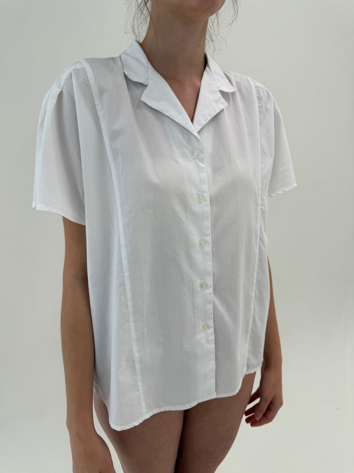 Cămașa clasică cu un twist chic din poplin de bumbac