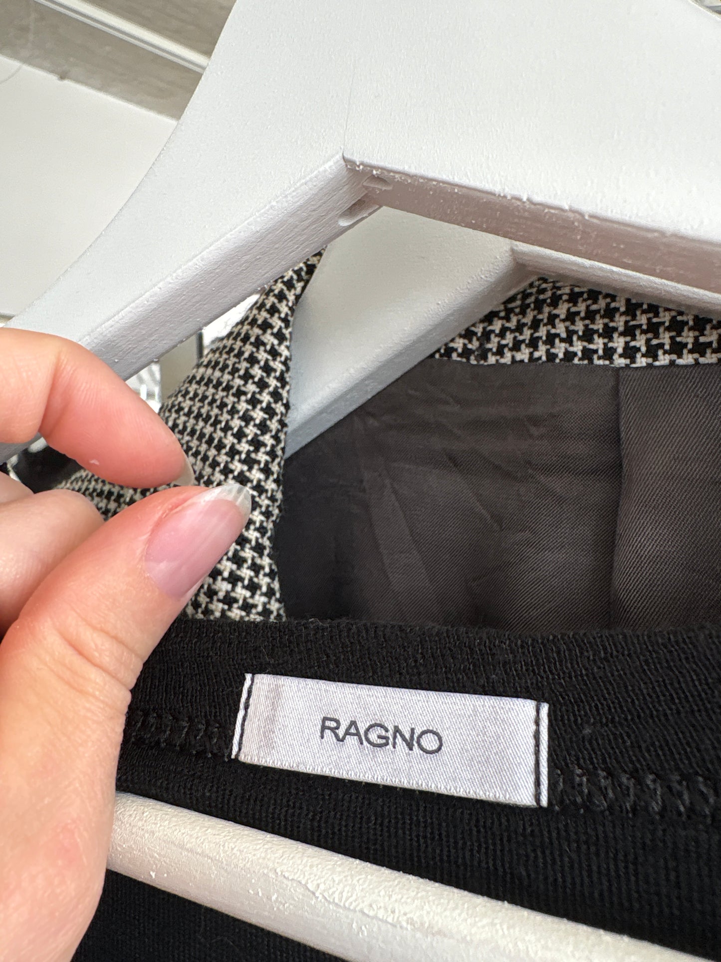 Top negru italian din lana extrafina