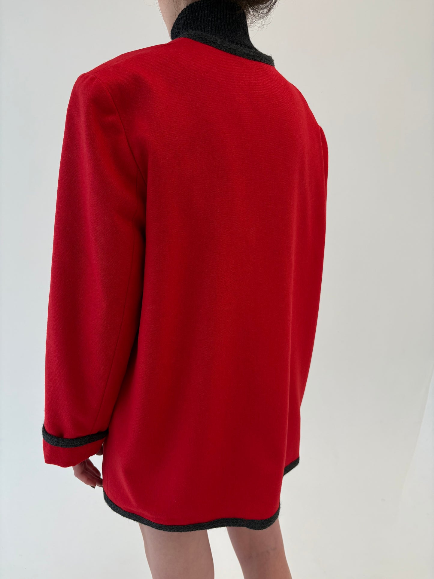 Jacheta vinatge cherry red în stil Chanel din lana plină extrafina