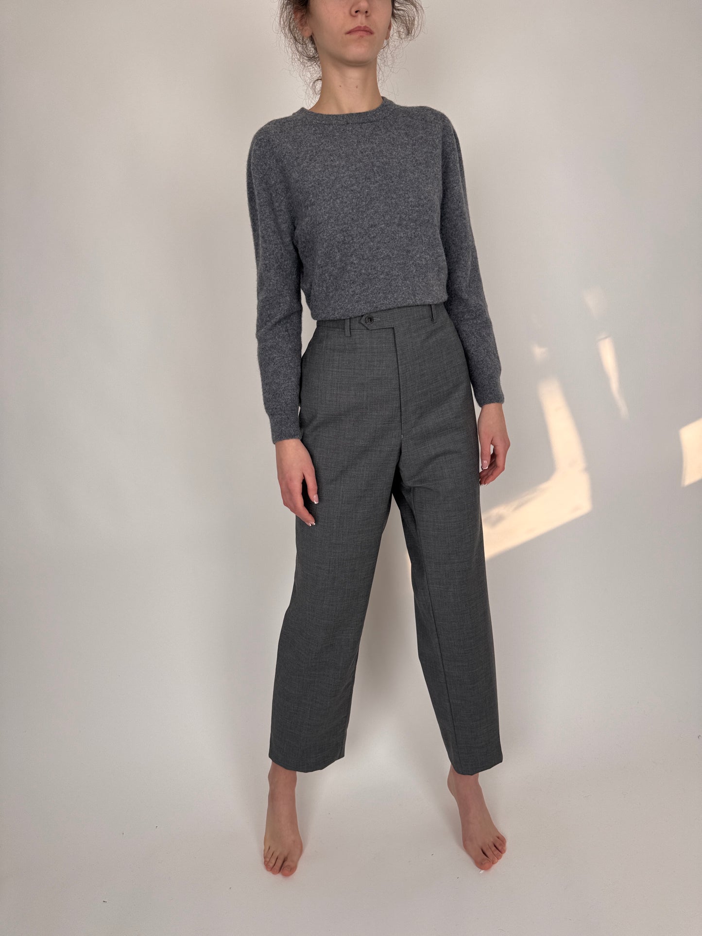 Pantaloni pebble gray din stofita de primăvară