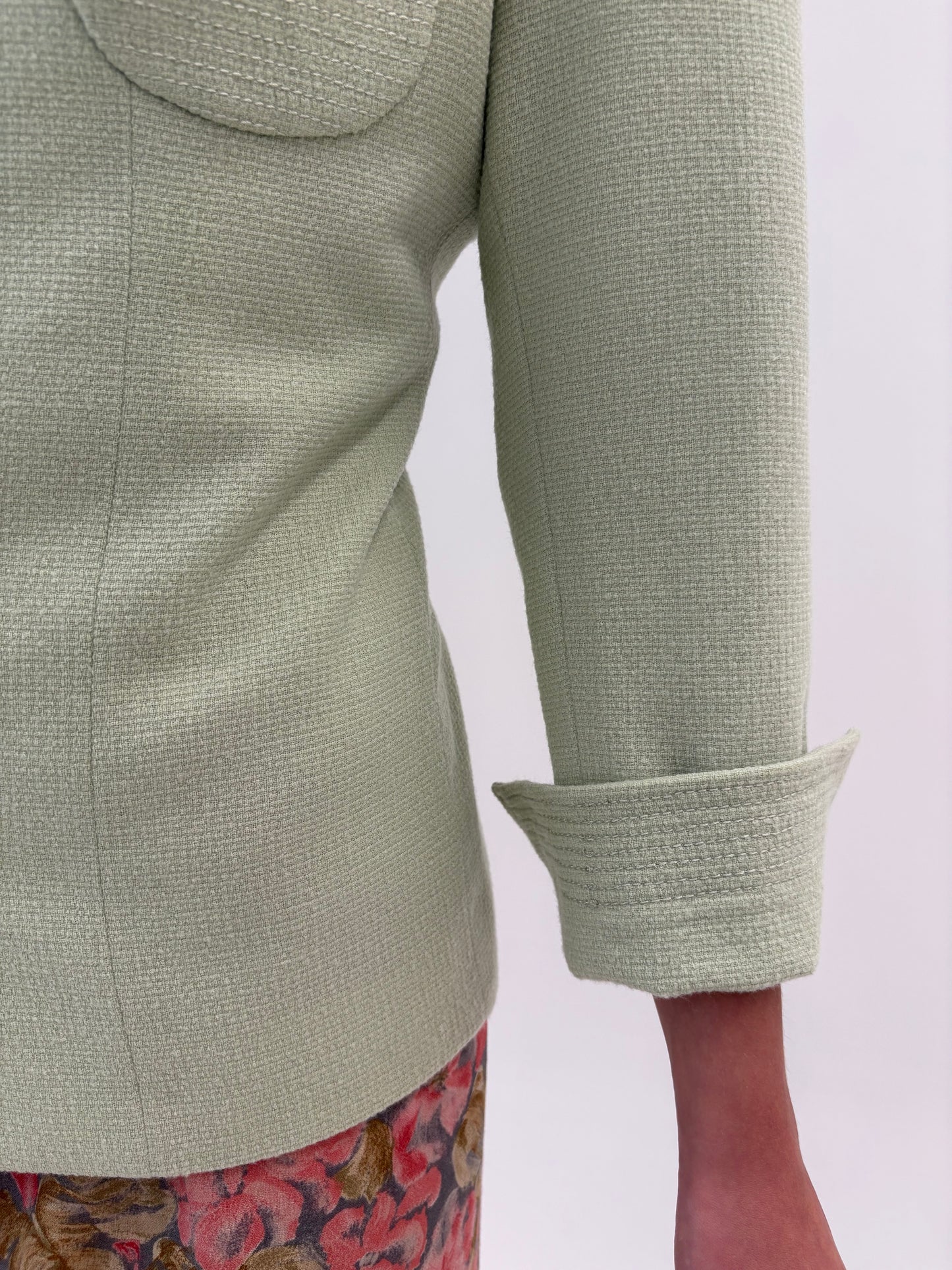 Sacou vintage petite din lana extrafina verde crud în croi ușor cambrat