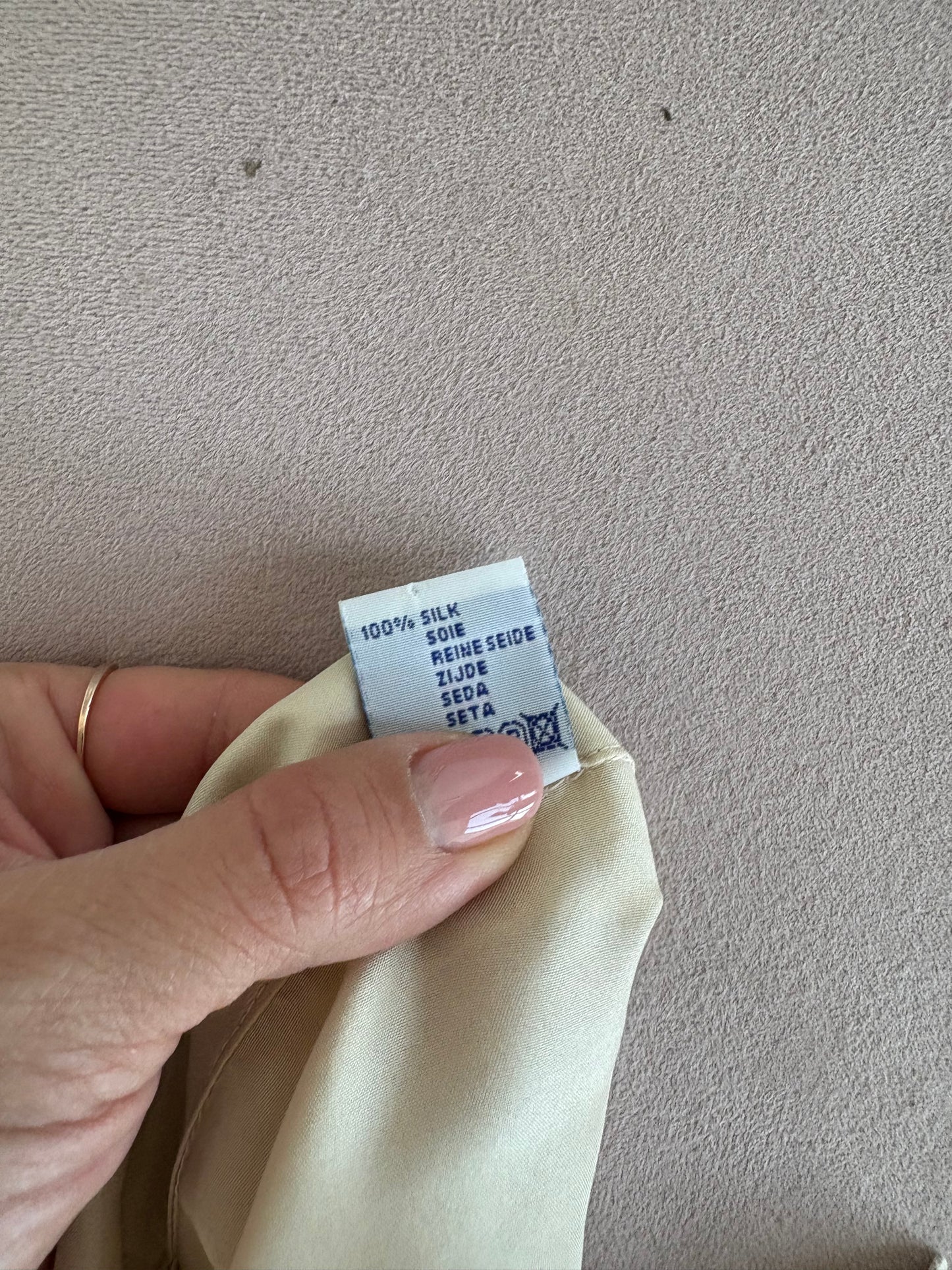 Cămașa light nude din mătase naturală cu broderie delicată