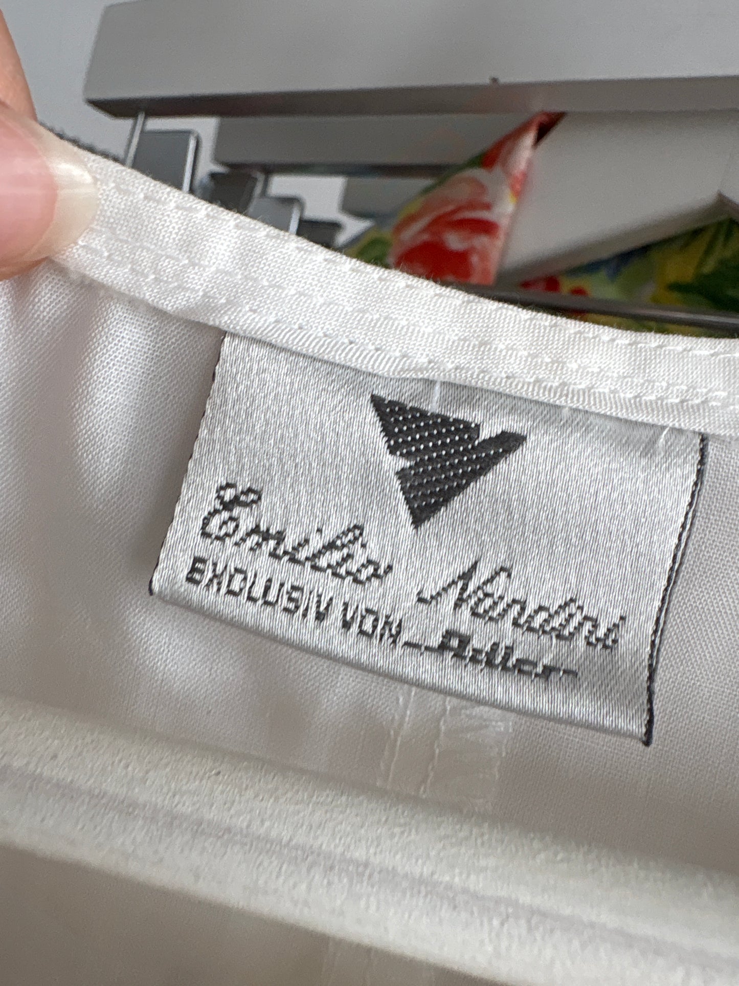 Cămașa vintage superbă din bumbac premium cu guler mare brodat