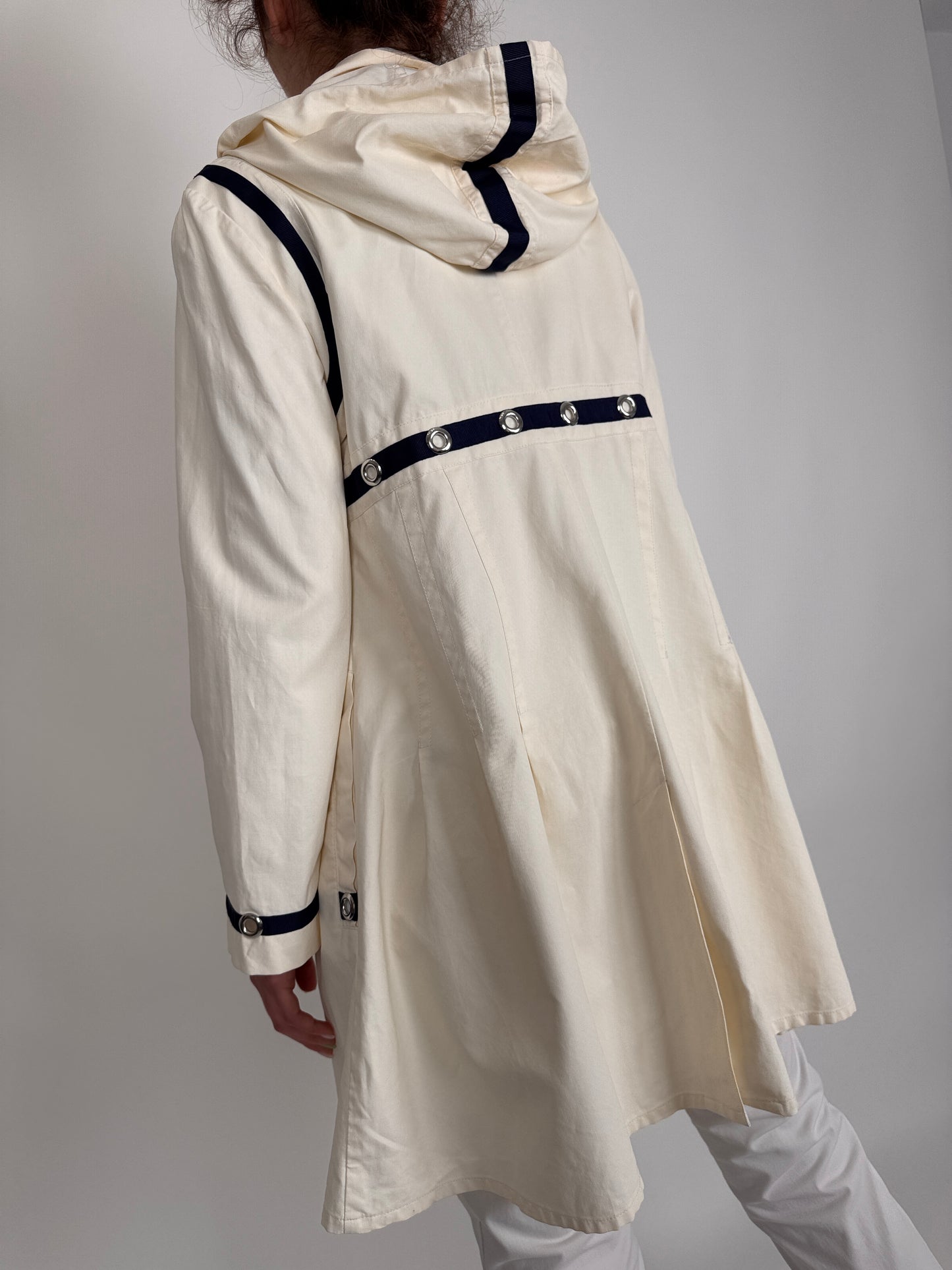 Trench premium cu influențe navy din material impermeabil
