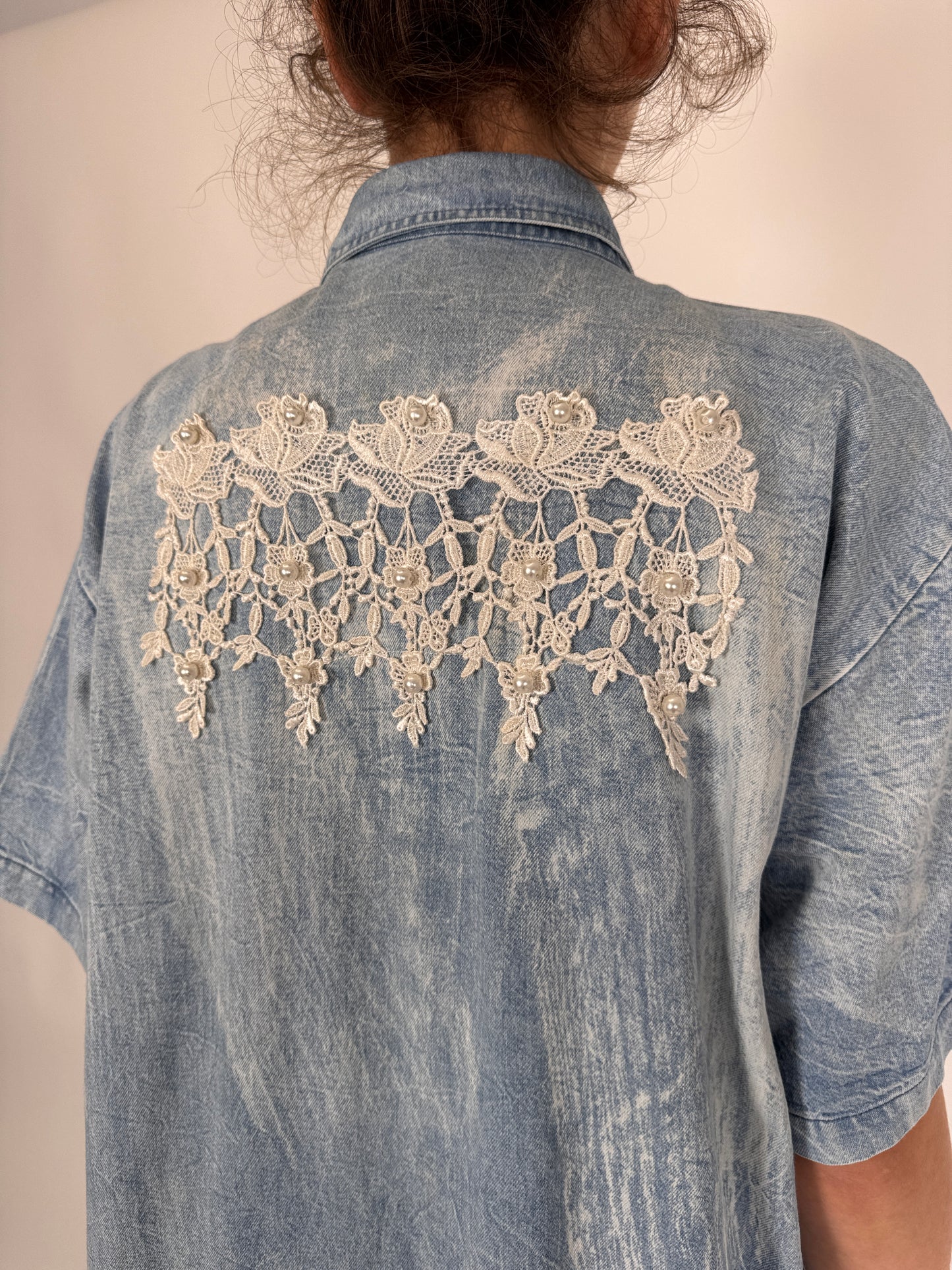 Rochie vintage de jeans cu aplicații de dantelă macrame și perle
