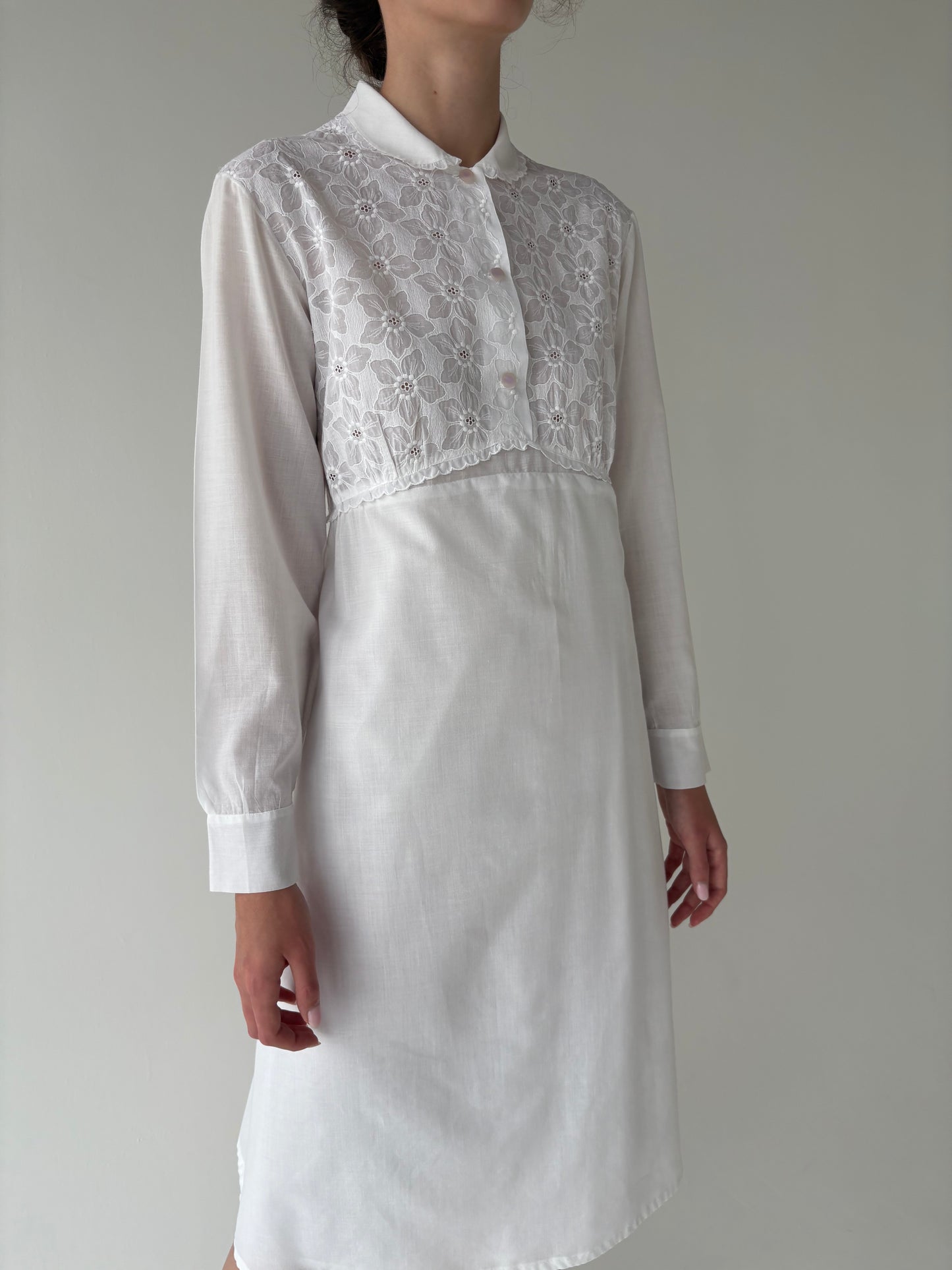 Rochie vintage tip cămașă din panzica de bumbac cu broderie