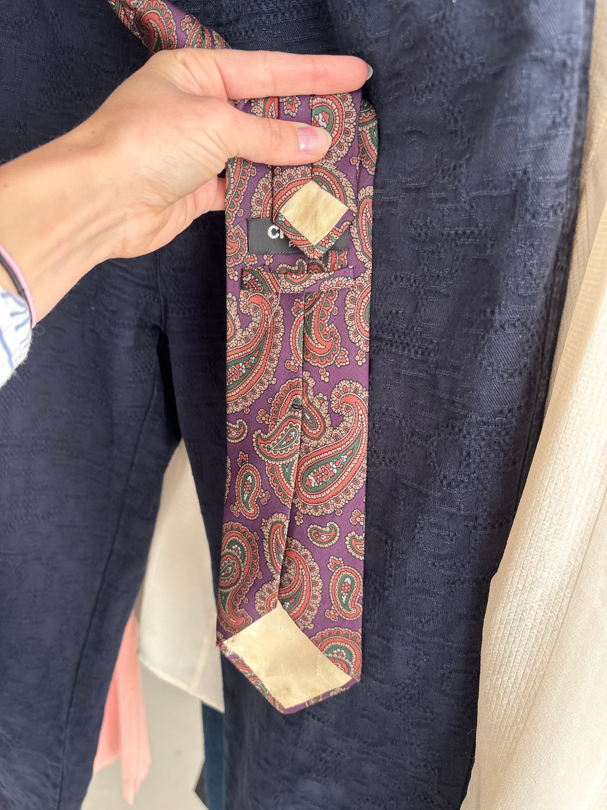 Cravata Chanel din mătase naturală old vintage anii 80 cu print paisley