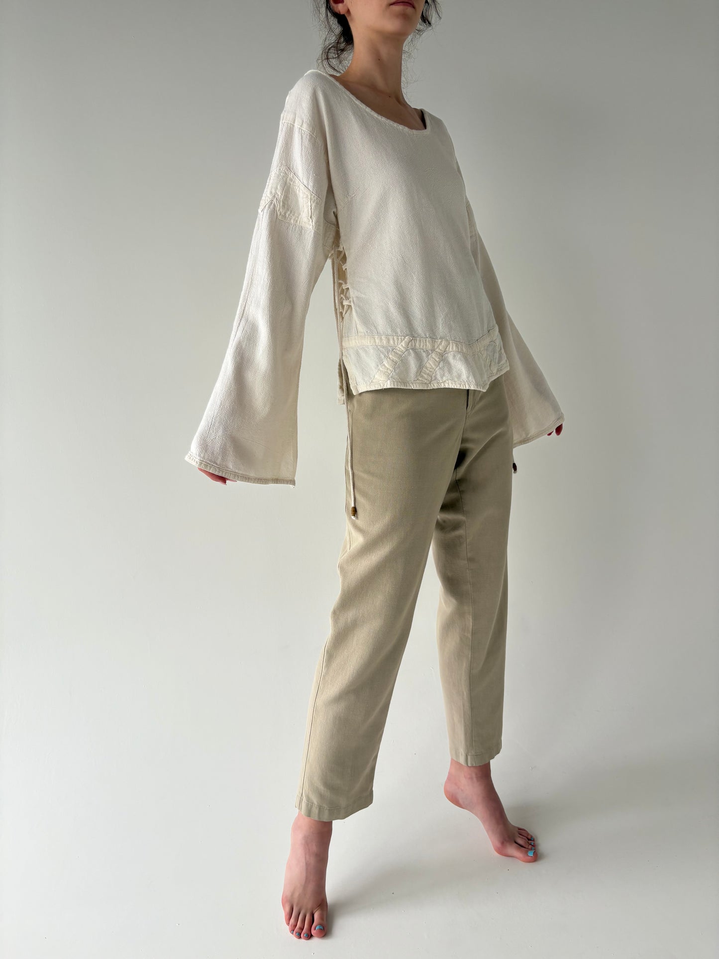 Pantaloni tall light nude din pânză de in cu pense