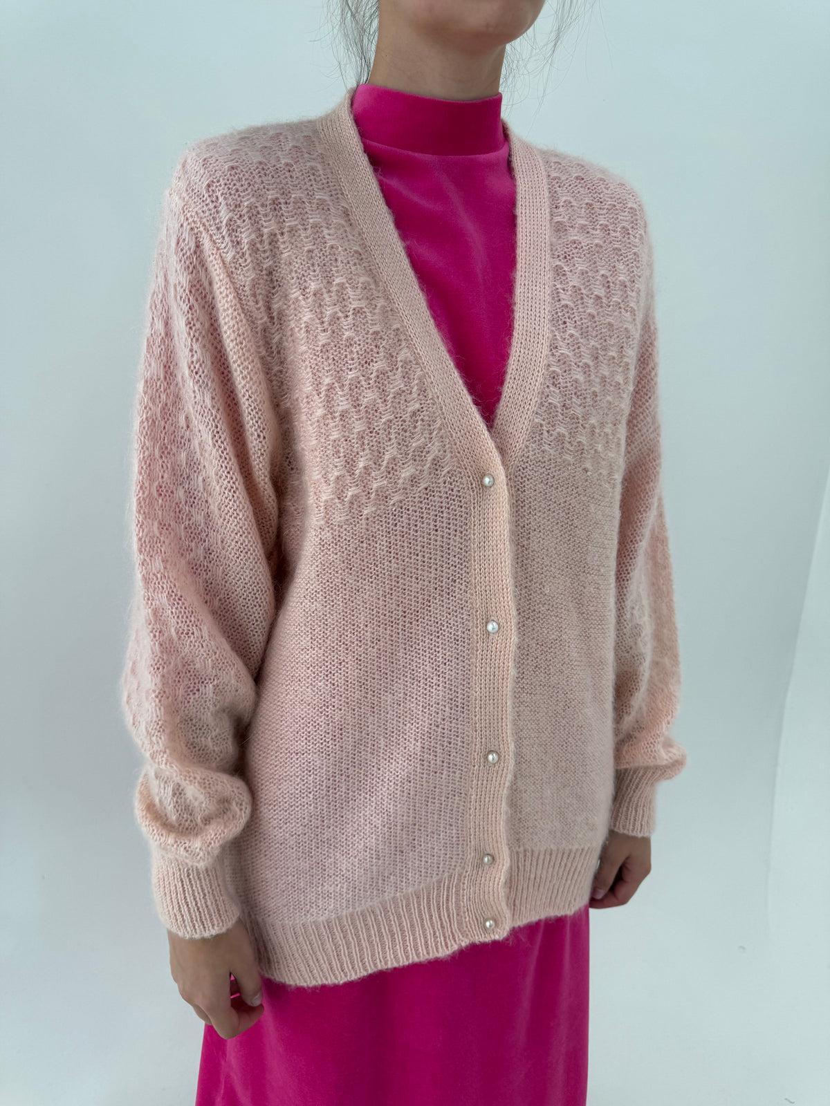 Cardigan vintage powder pink din baby mohair și nasturi perlă