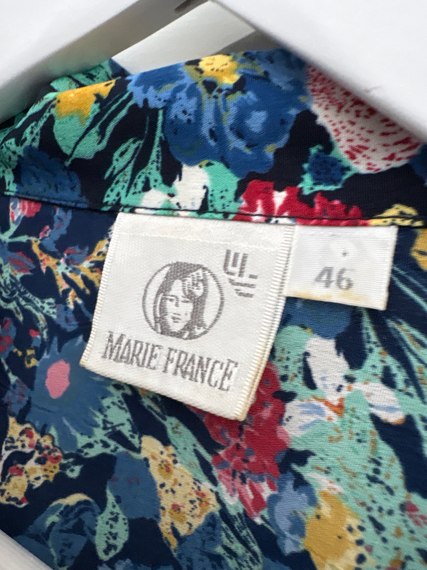Set vintage cu fustă plisată midi lung și cămașă lejeră cu print floral