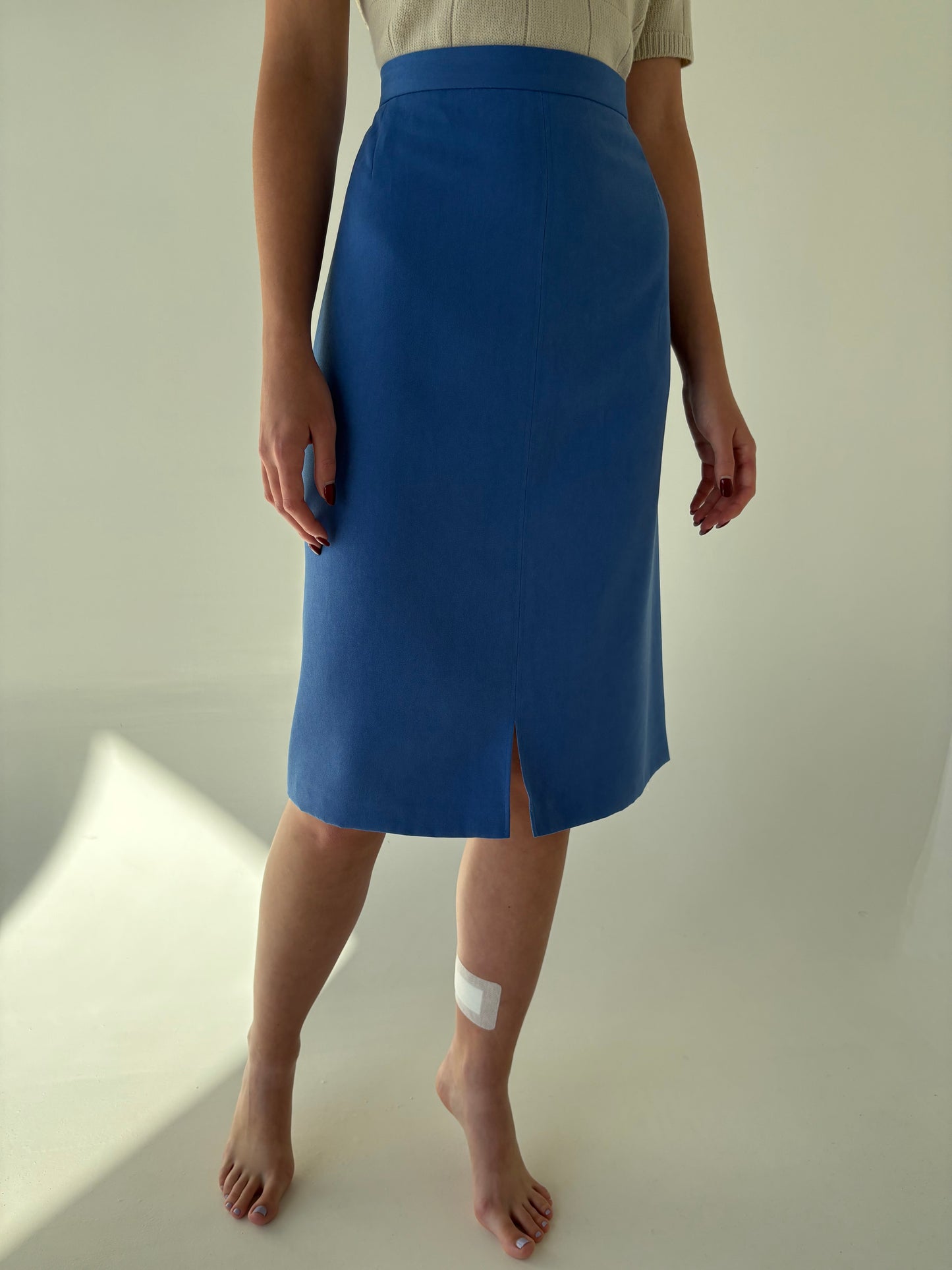 Fustă midi albastru ciel cu talie ultra înaltă și aspect de piele întoarsă