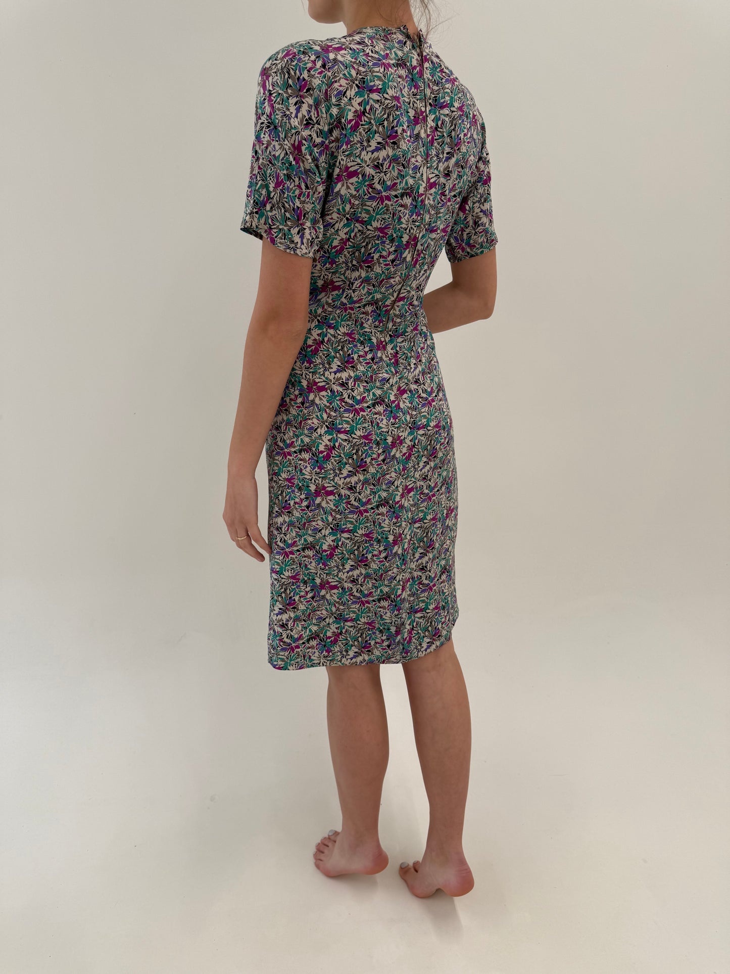 Rochie vintage midi din mătase naturală cu fustă plisată în croi ușor cambrat