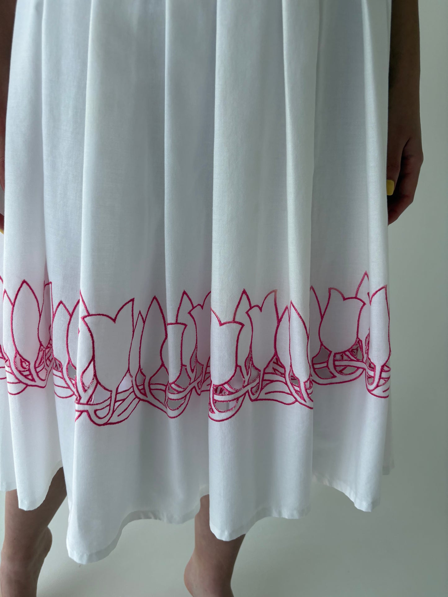 Fustă vintage uitat amplă cu brodorie anglaise fucsia spectaculoasă