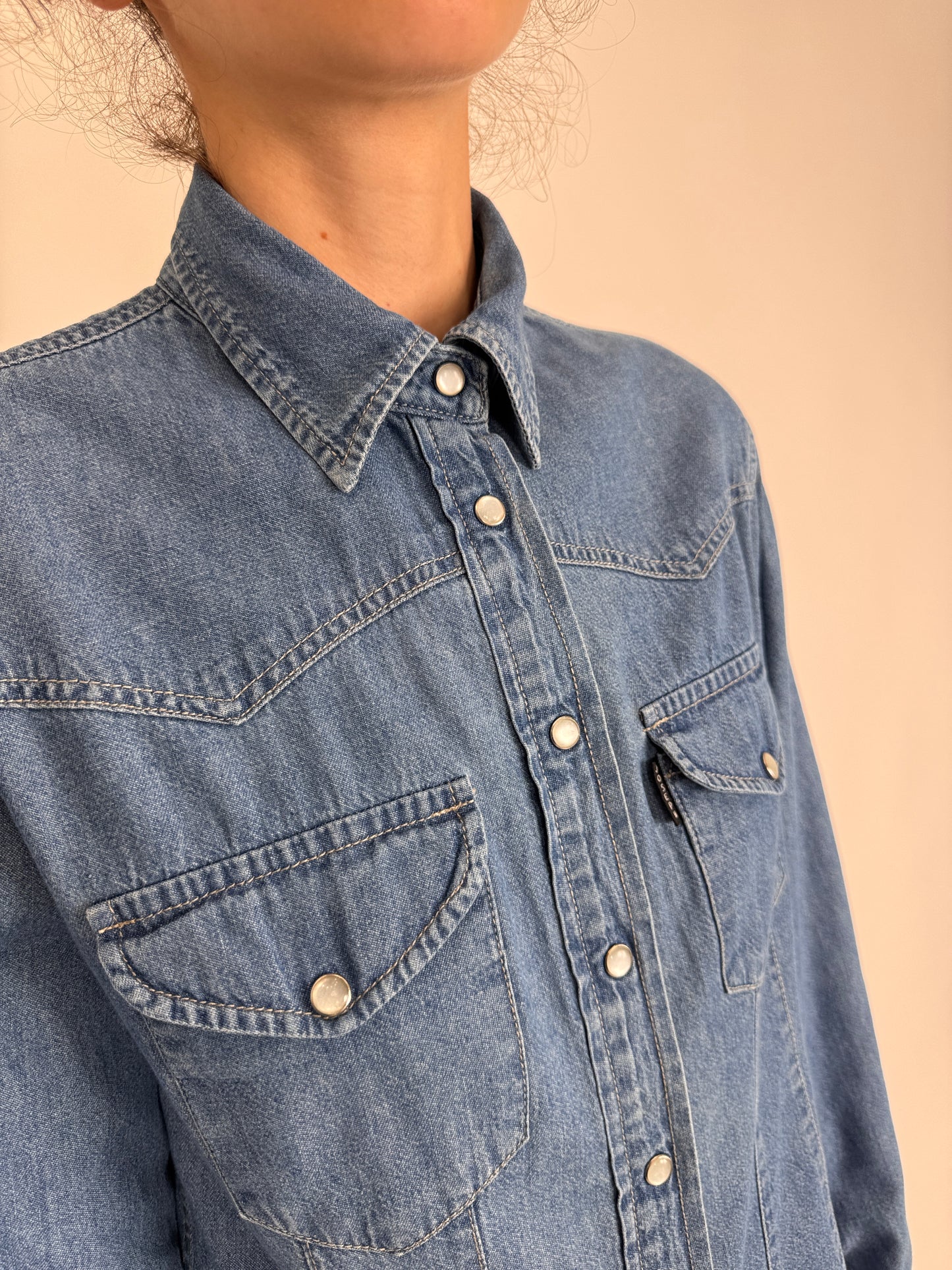 Cămașa vintage din jeans moale ușor cambrata