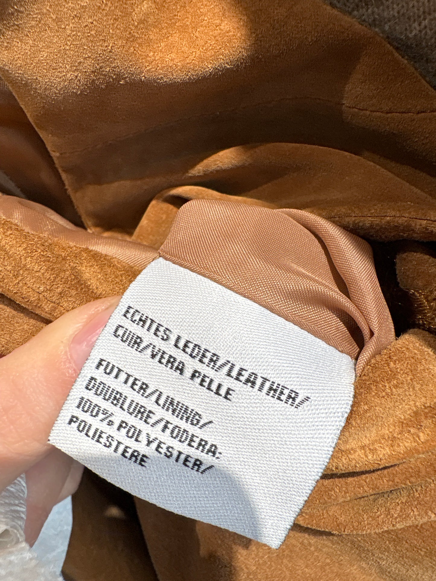 Pantaloni camel din piele naturală întoarsă tall in croi ușor evazat