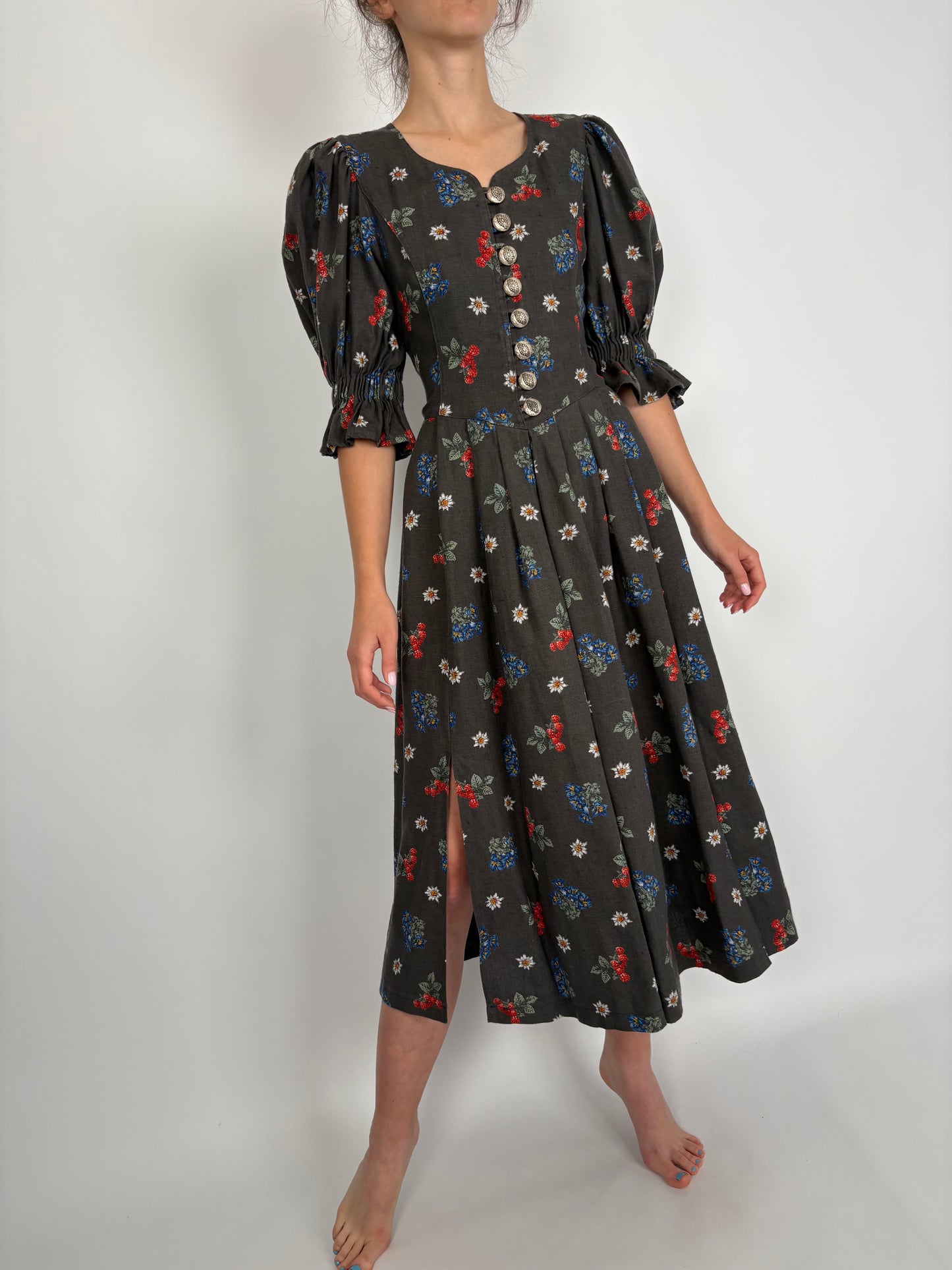 Rochie vintage din pânză grea de in cu talie ultra marcată și corsaj