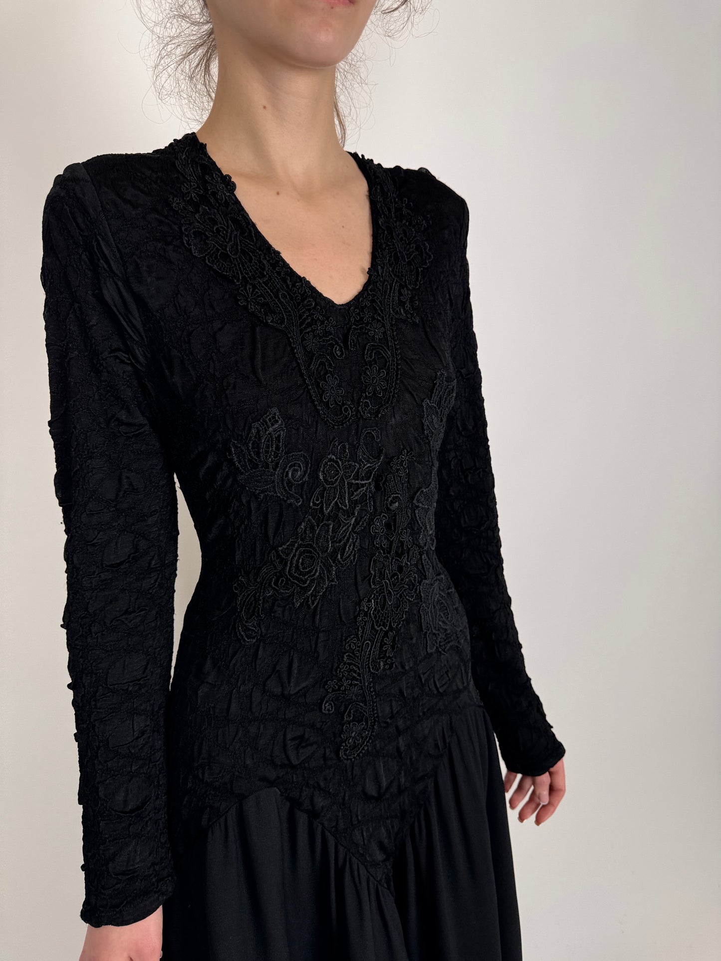 LBD vintage cambrata elastică cu aplicații de dantelă macrame