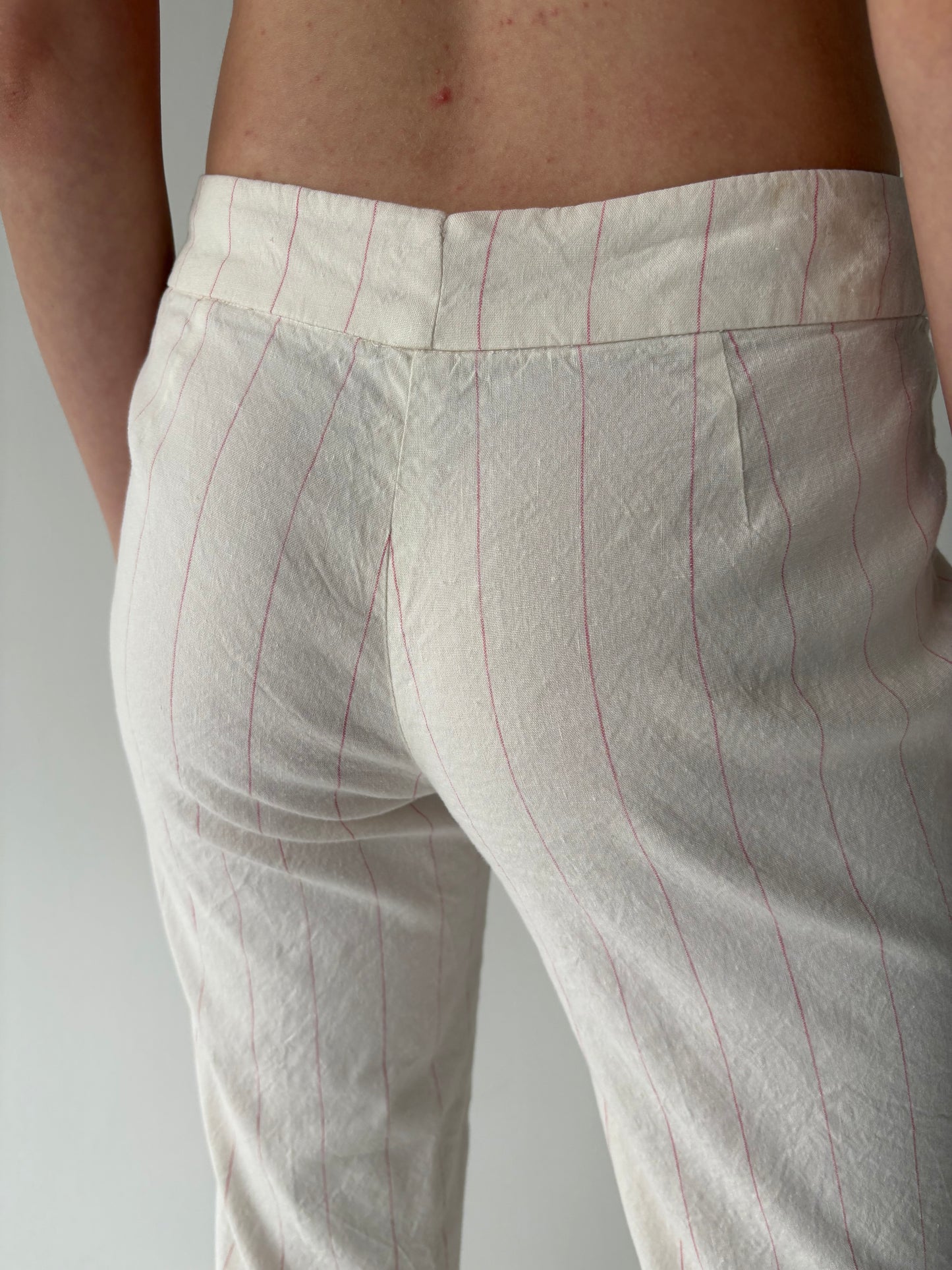 Pantaloni cu dungi fine verticale roz pudrat de brand luxury italian
