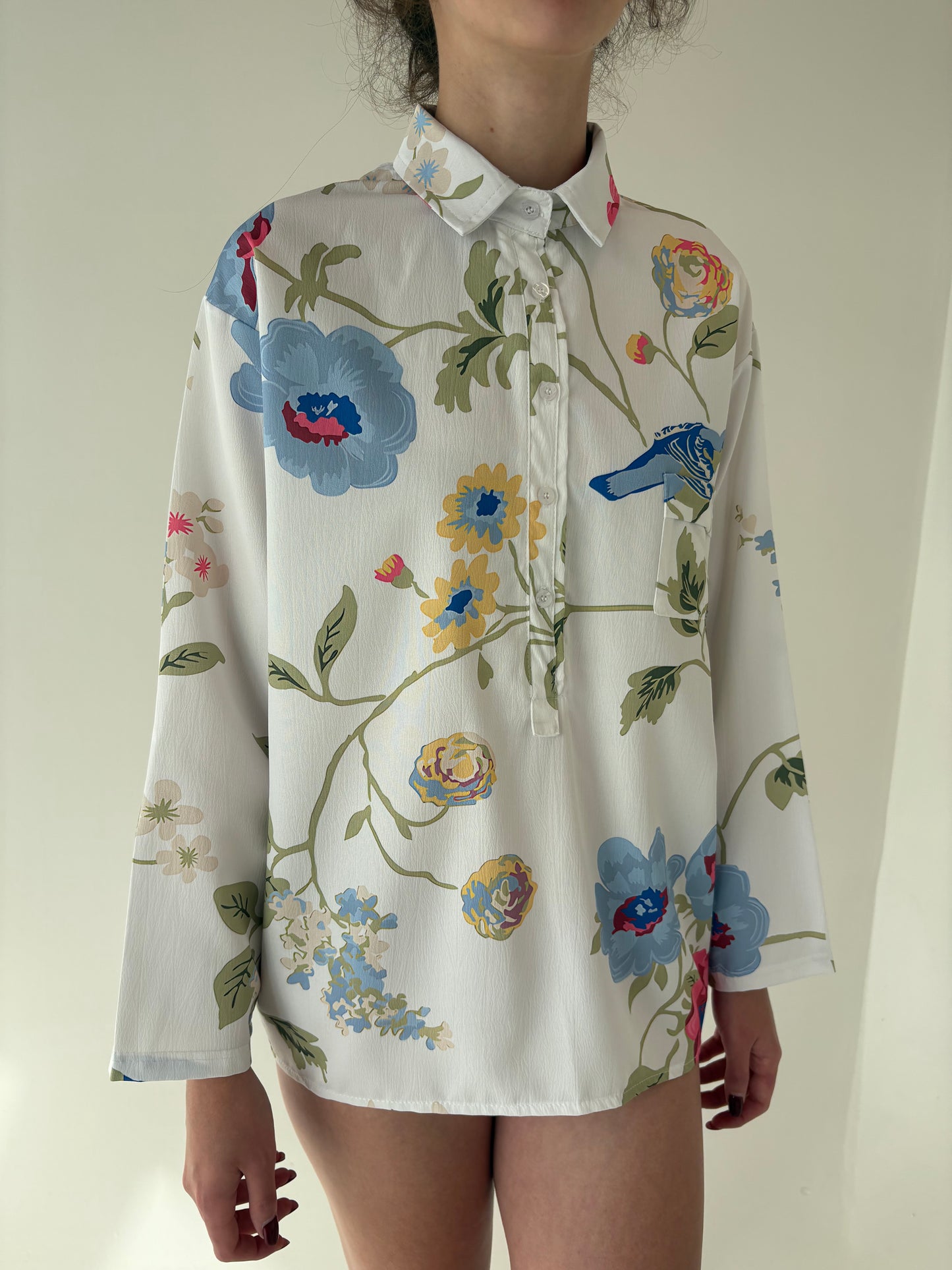 Cămașa din poplin plin cu print floral superb și mini jabou