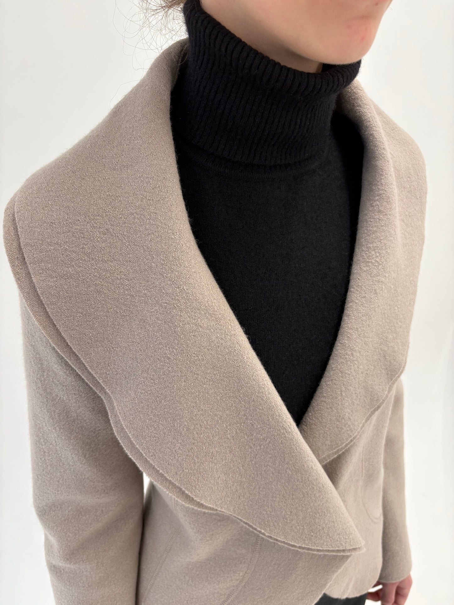 Sacou luxury Marc Cain cambrat pink nude din lana extrafina