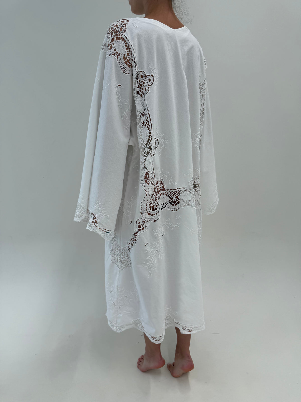 Kaftan bijterie cu broderie manuală și macrame lucrat manual în croi amplu