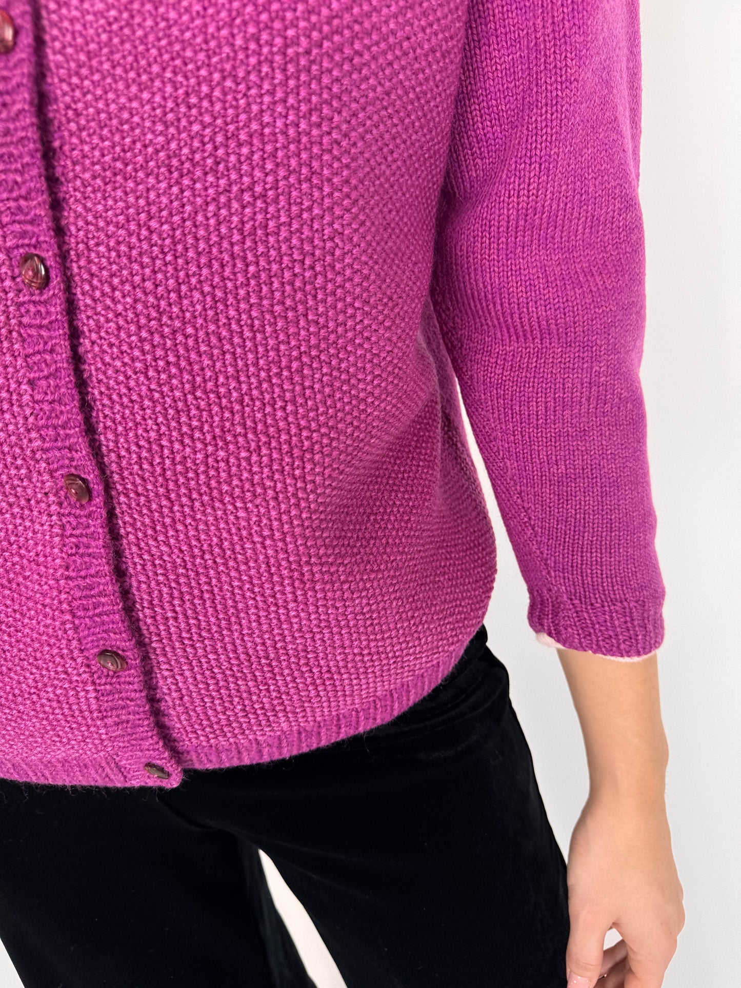 Cardigan magenta cu Barbie pink din lana extrafina de gramaj mare