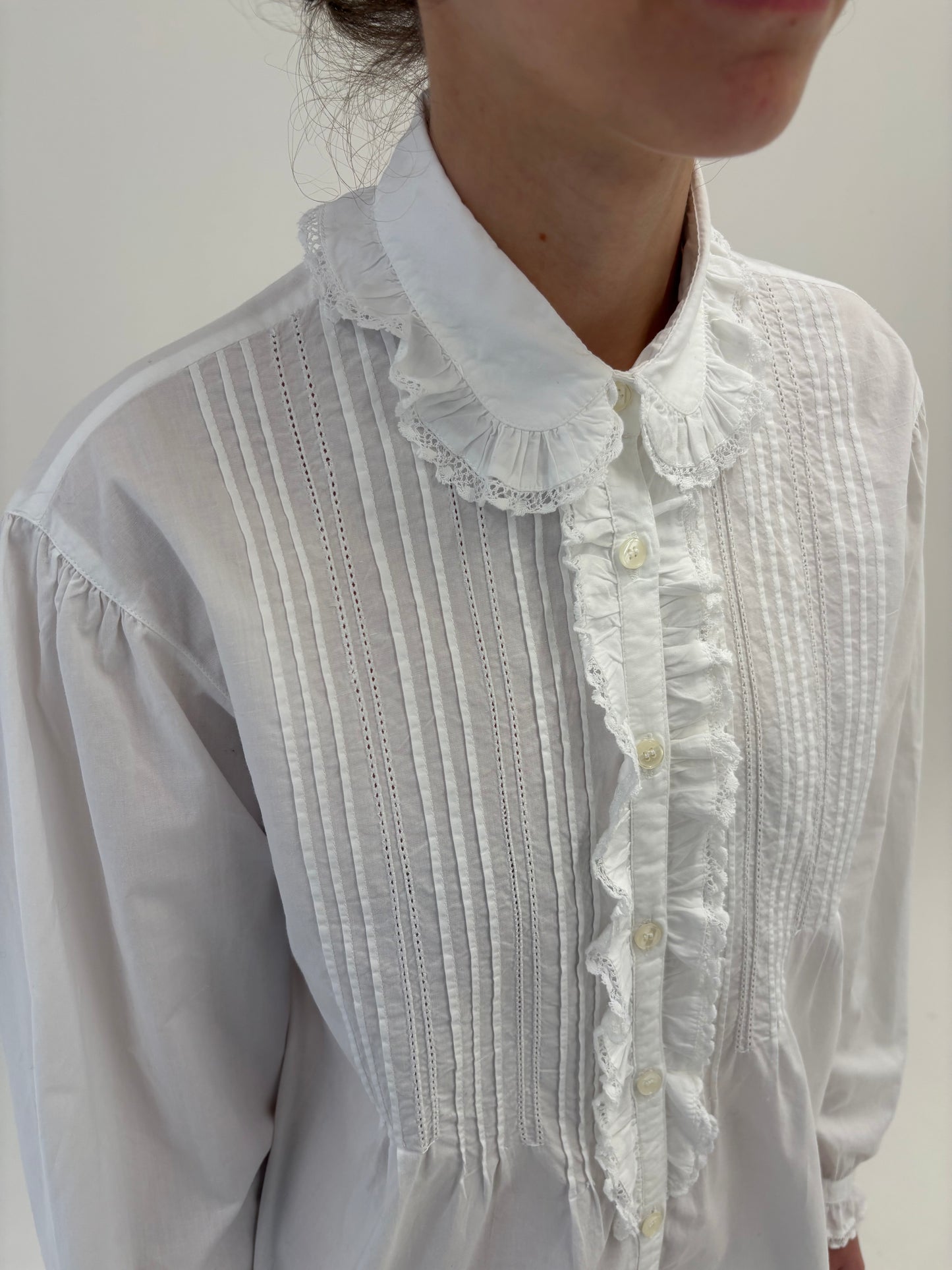Cămașa vintage în croi super elaborat din poplin gros