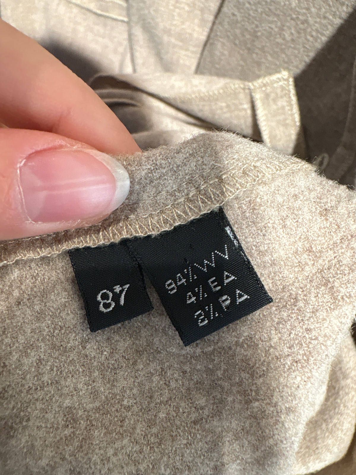 Pardesiu camel din lana extrafina plus size italian cu glugă și influențe casual