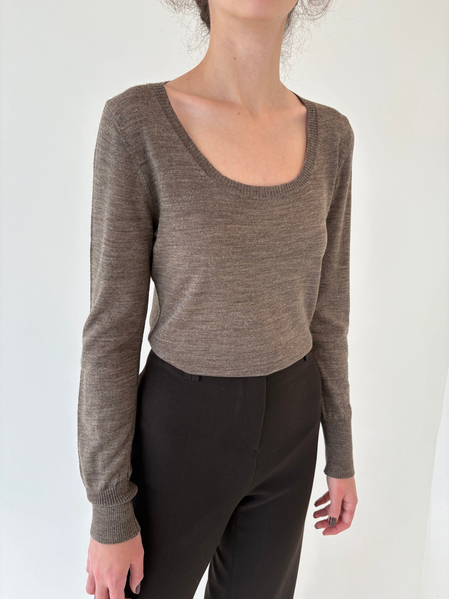 Pulover dark nude cu a sete ultra înaltă din lana extrafina