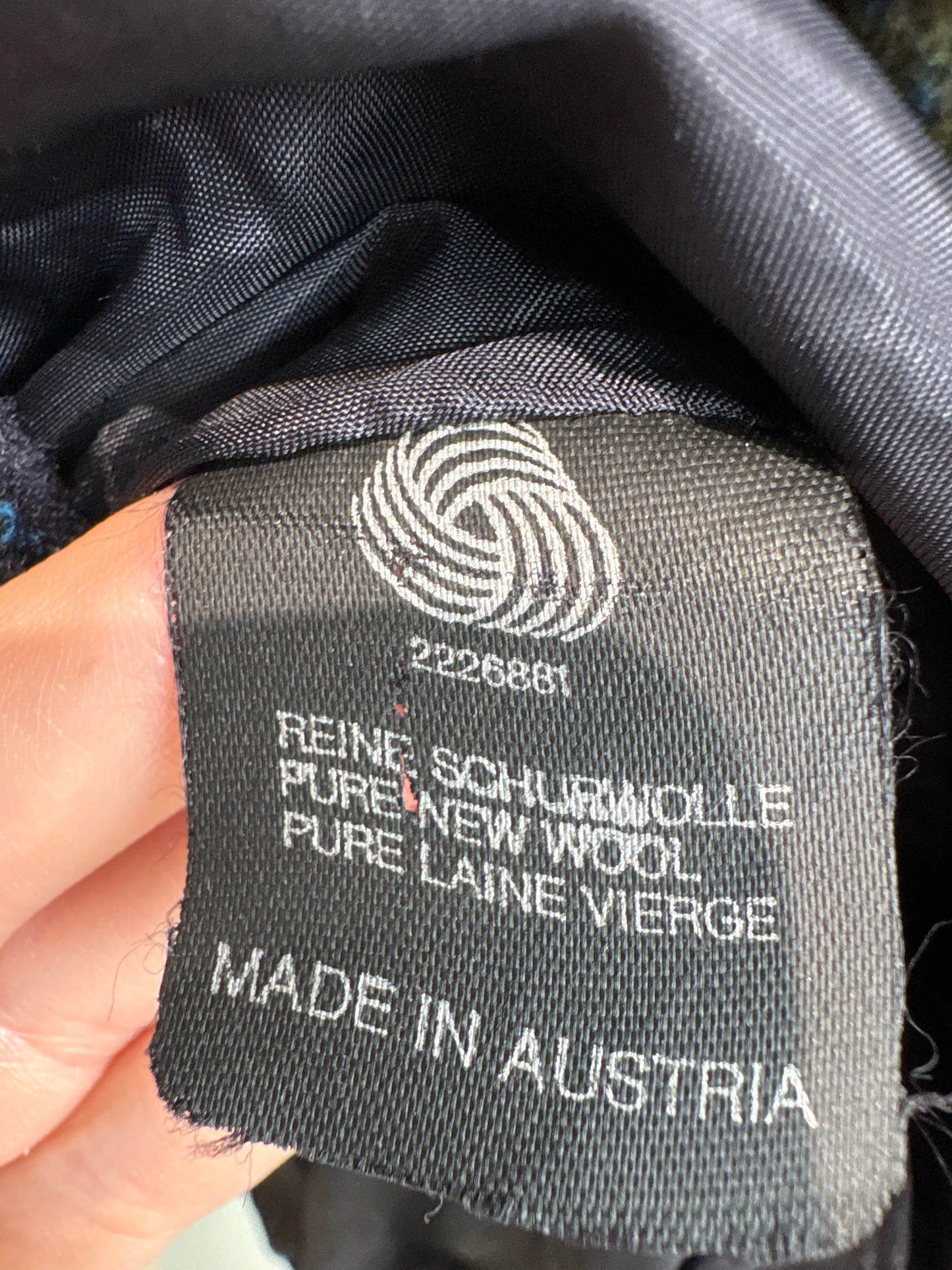 Sacou vintage cambrat din pâna pura extrafina certificată plină în carouri