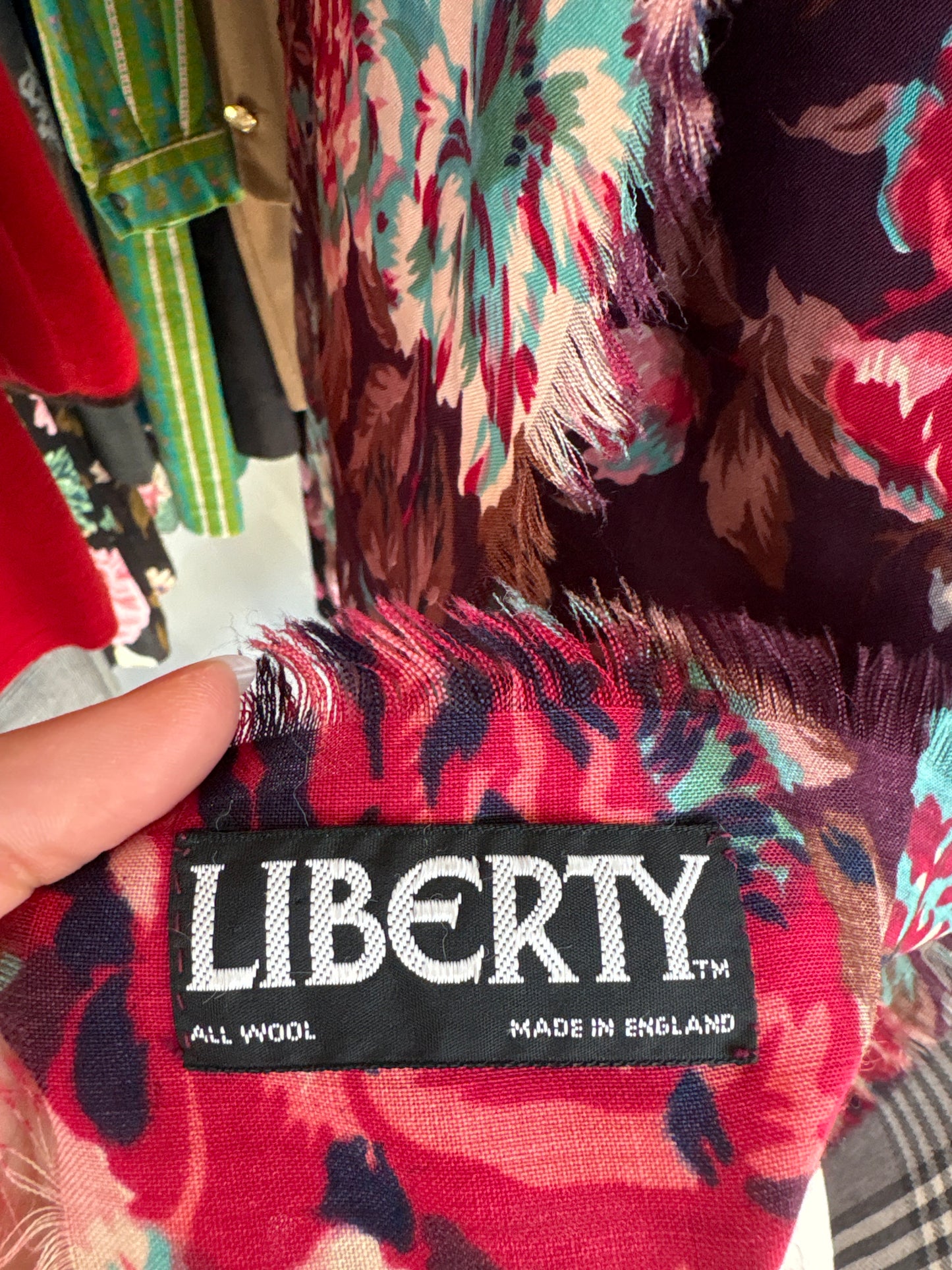 Eșarfă XXXL din lana extrafina chocolate brown cu print floral superb