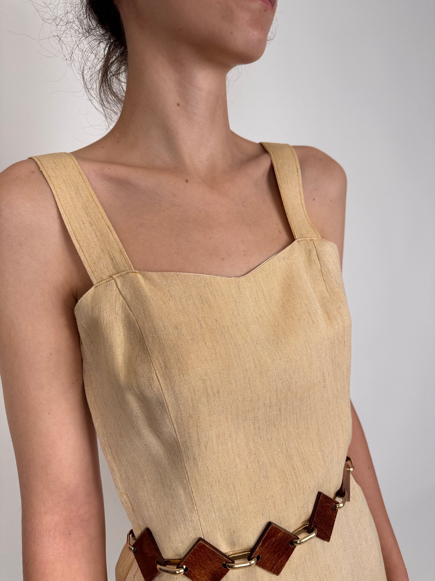 Corsaj din in beige din pânză cu efect ușor de peplum
