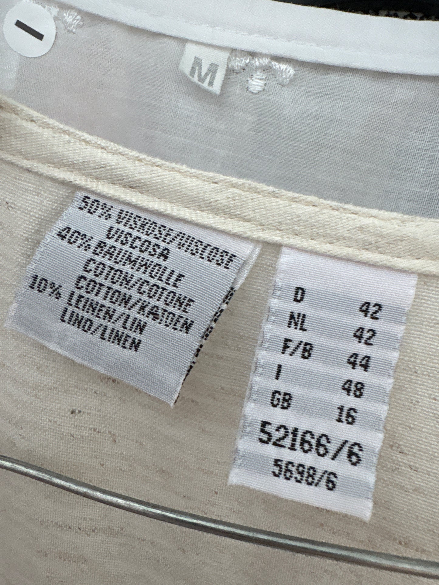 Rochie maxi din pânză cu talie ușor marcată și aplicații de dantelă macrame