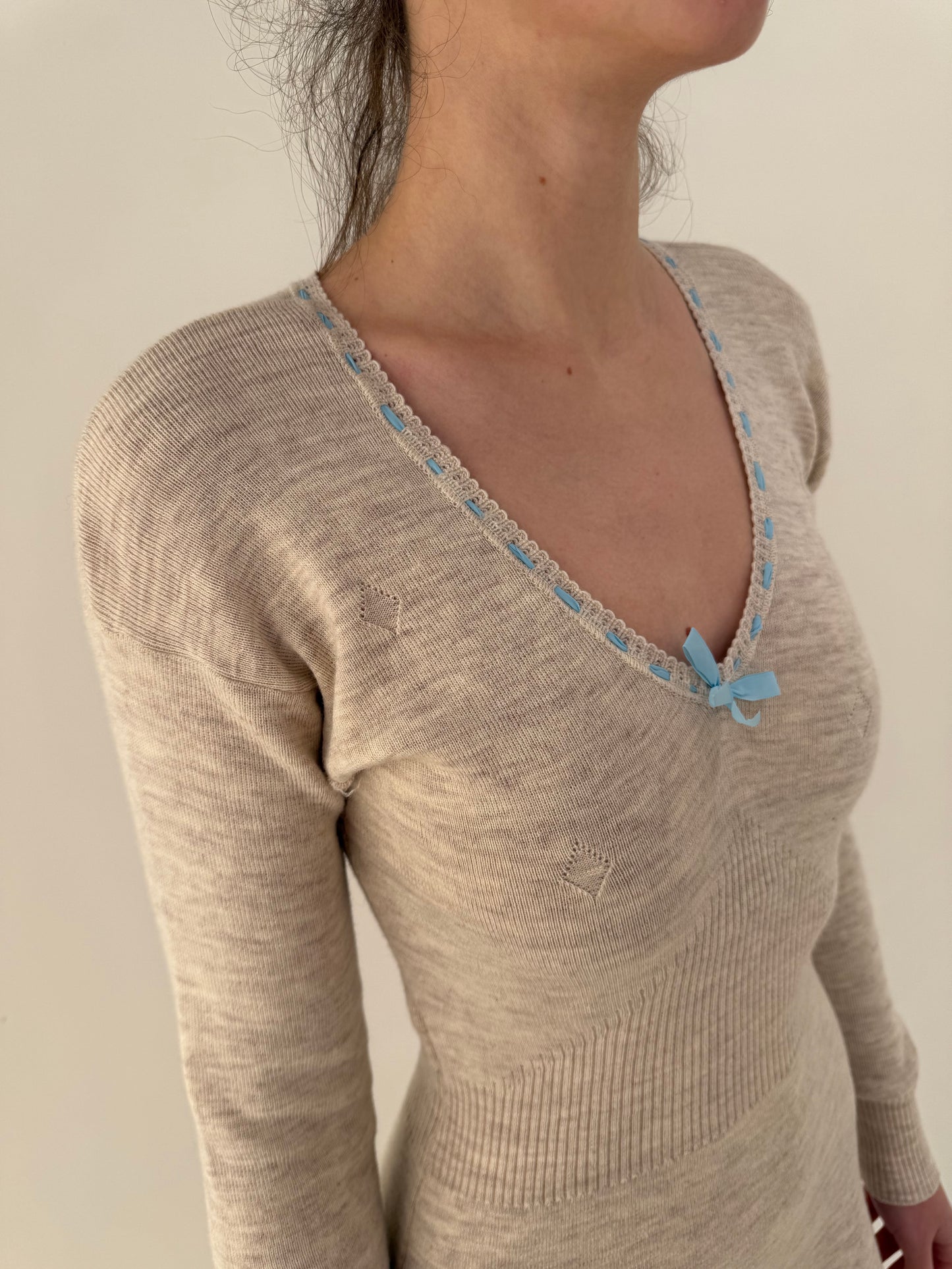 Furou / rochie cambrata nude din lana plină extrafina irestringibila italiană