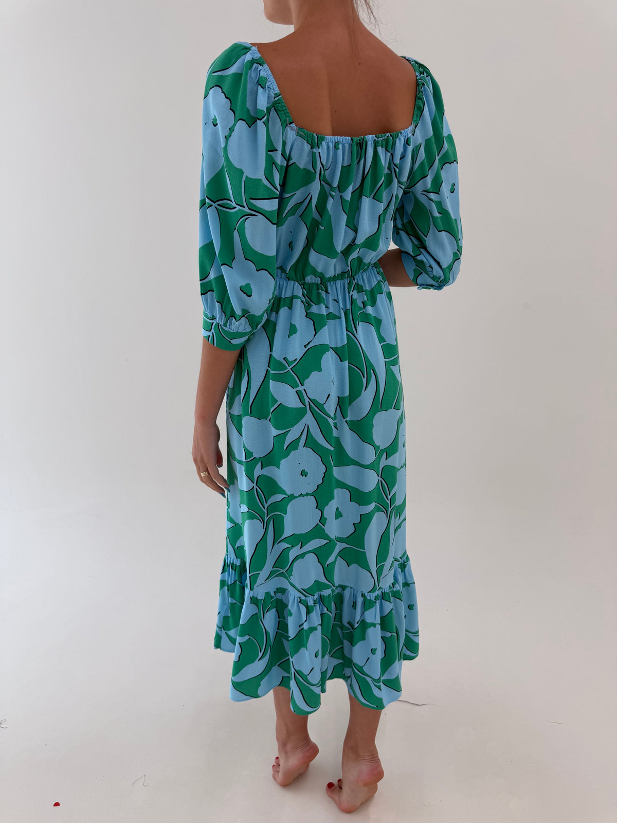 Rochie maxi aqua blue cu verde smarald și decolteu elastic vaporoasă