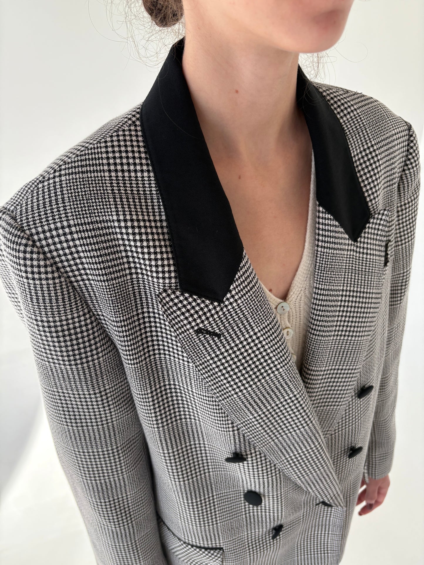 Sacou vintage în carouri alb negru cu închidere dublă din lana extrafina
