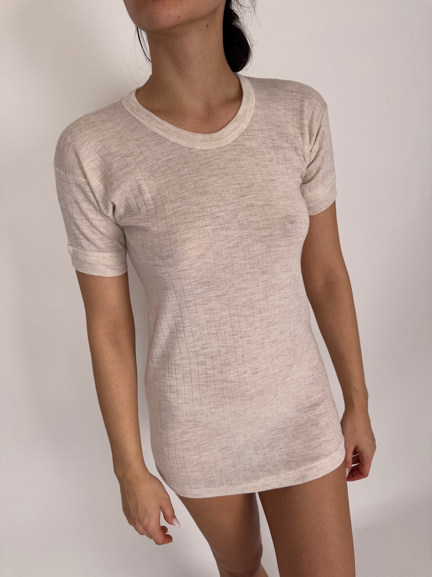 Top italian light nude din lana extrafina irestringibila