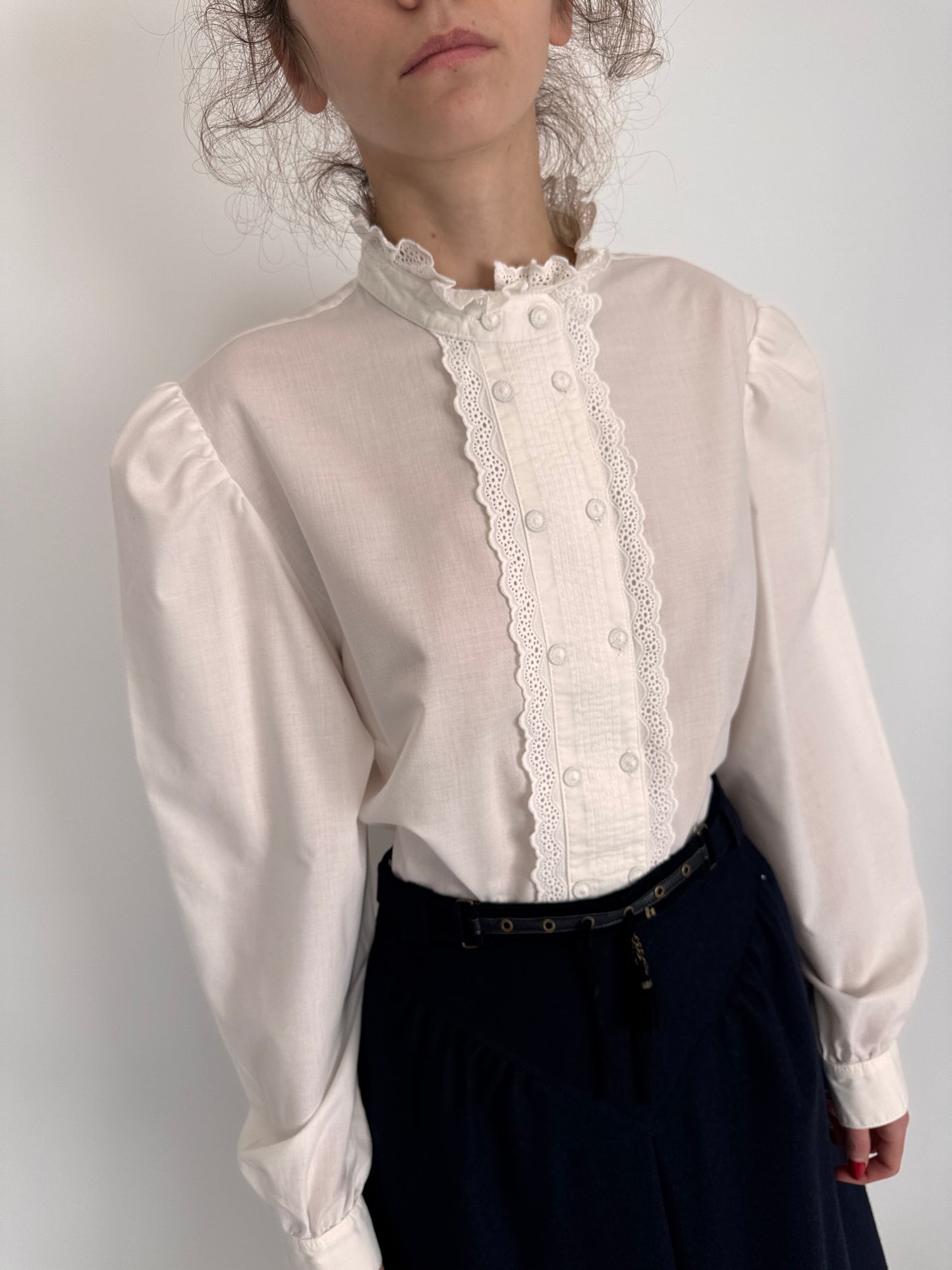 Cămașa vintage cu broderie anglaise din poplin de bumbac
