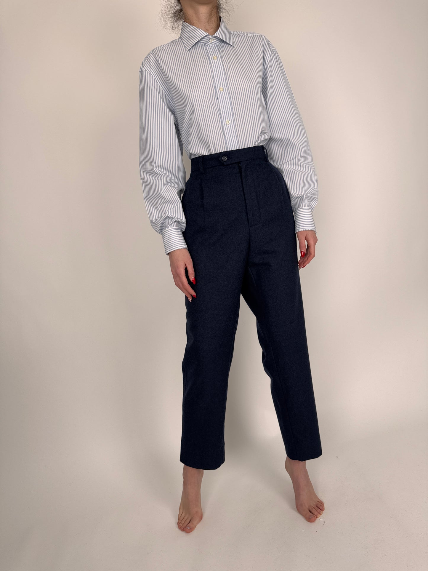 Pantaloni Navy din lana plină cu talie înaltă și pense