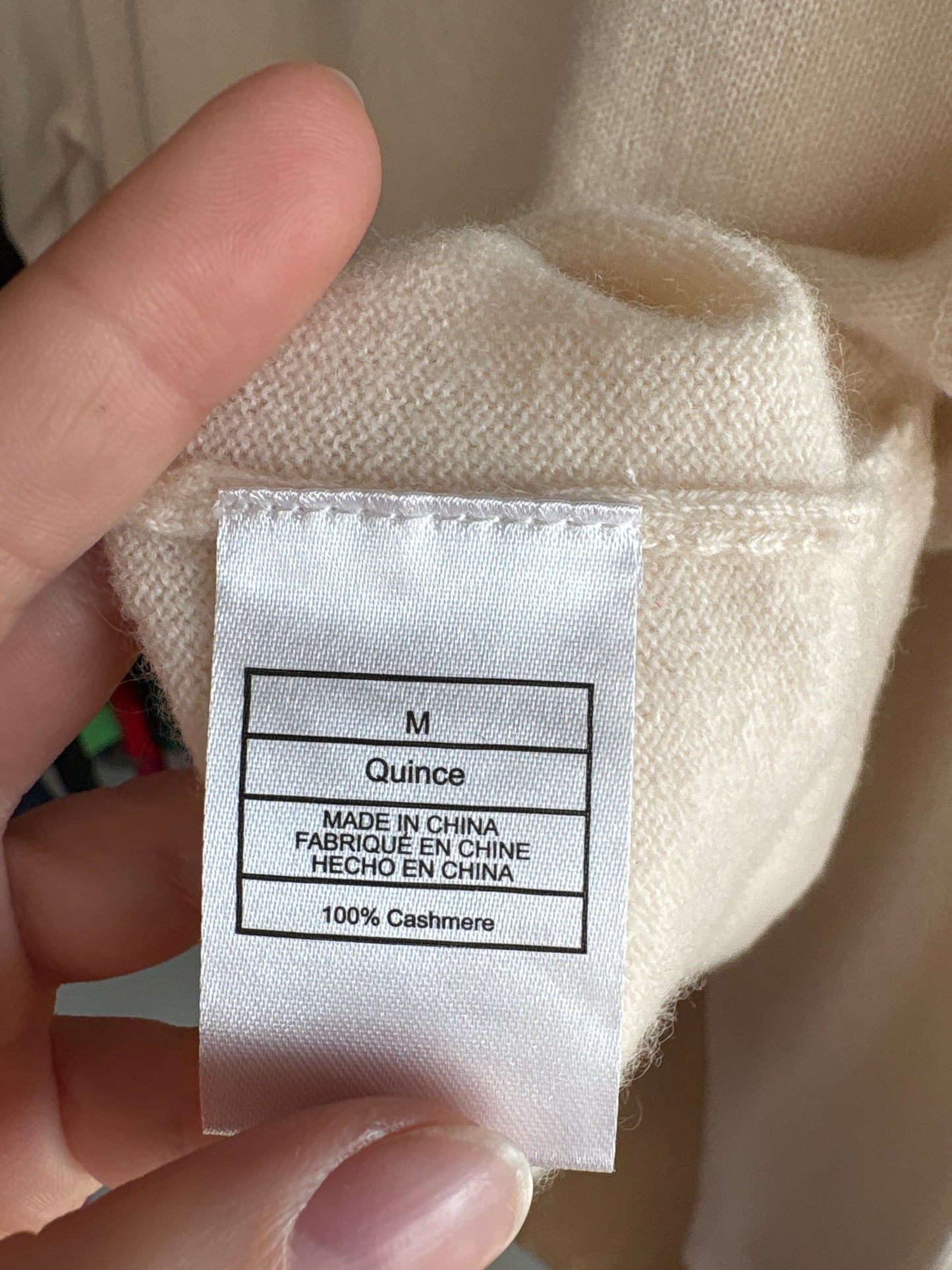 Puloveras butter white crew neck un croi actual din cașmir