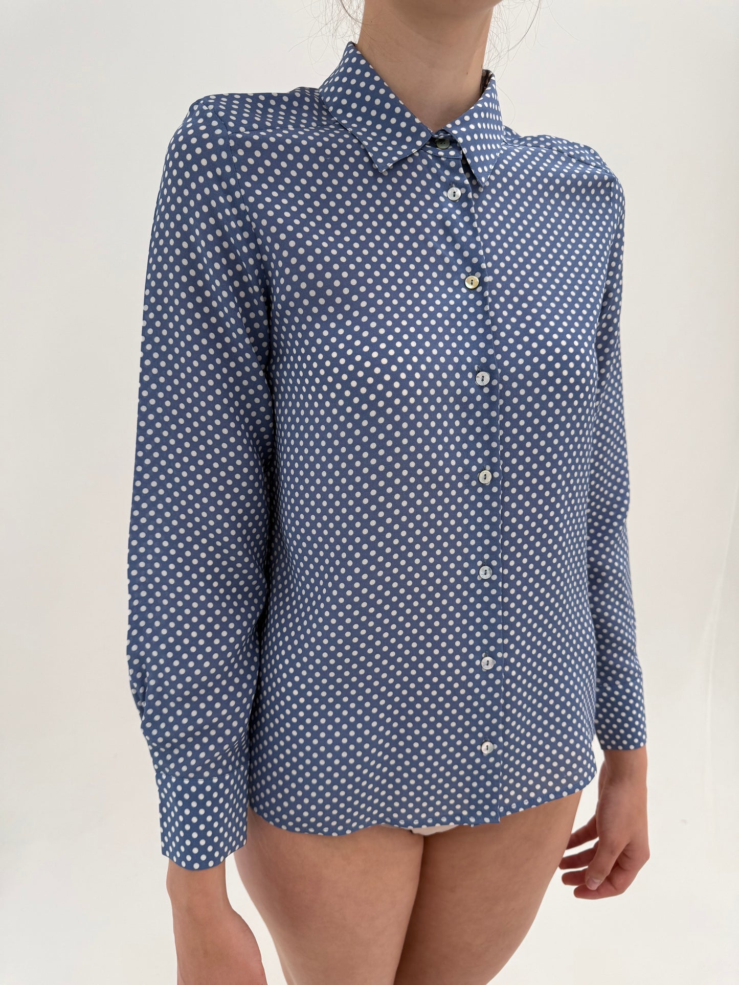 Cămași noi gama Max Mara din mătase naturală cu buline jeans blue