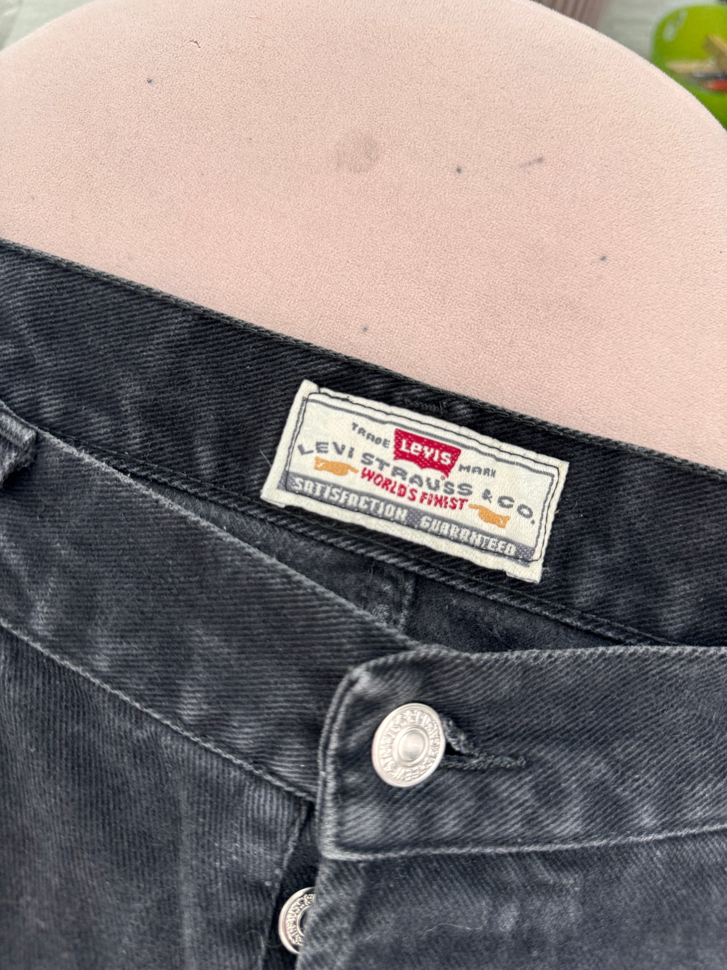 Jeanși vintage Levi’s în croi clasic din bumbac gros moale
