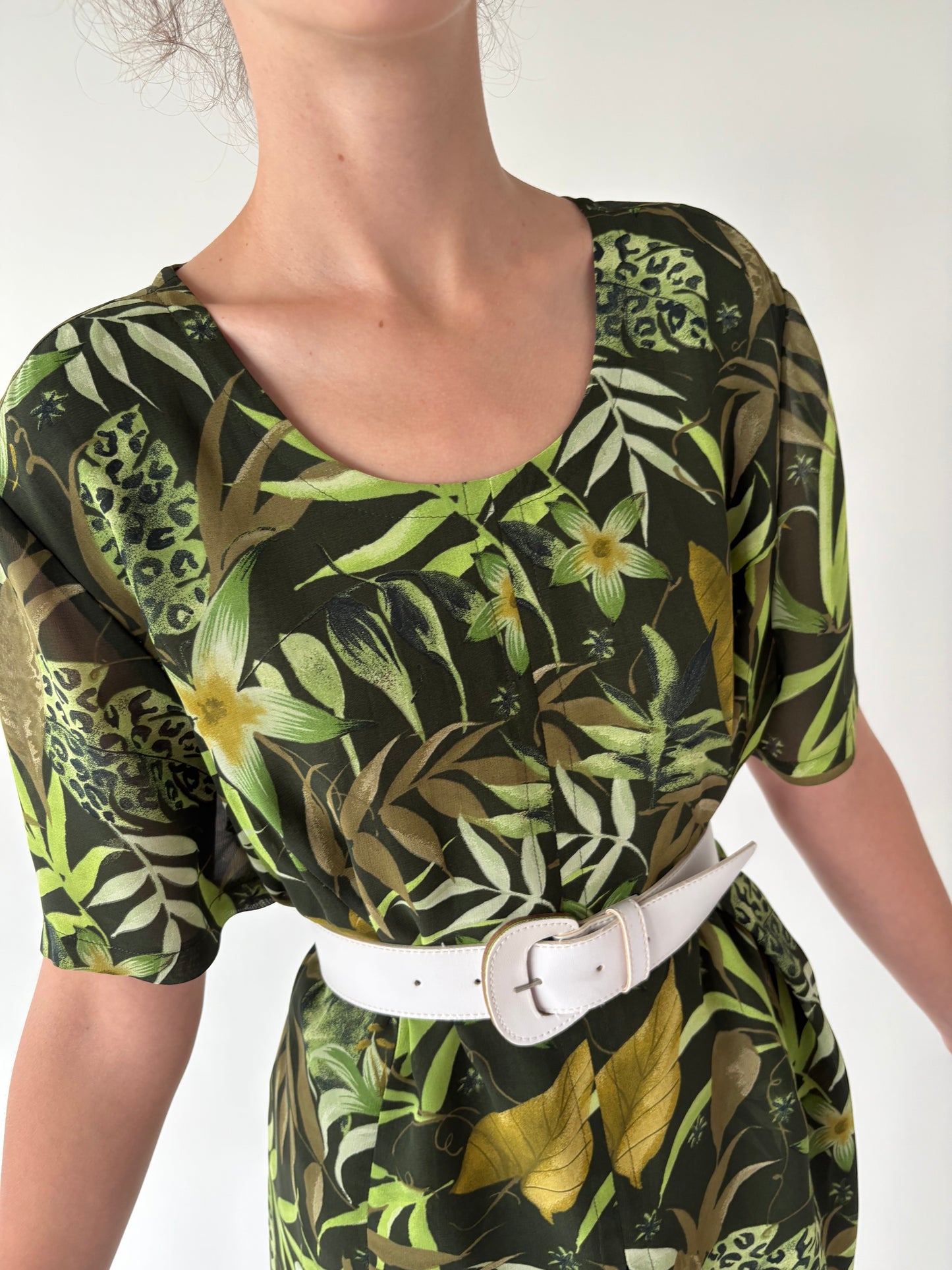 Rochie vinatge în nuanțe de verde și croi petale cu print organic superb